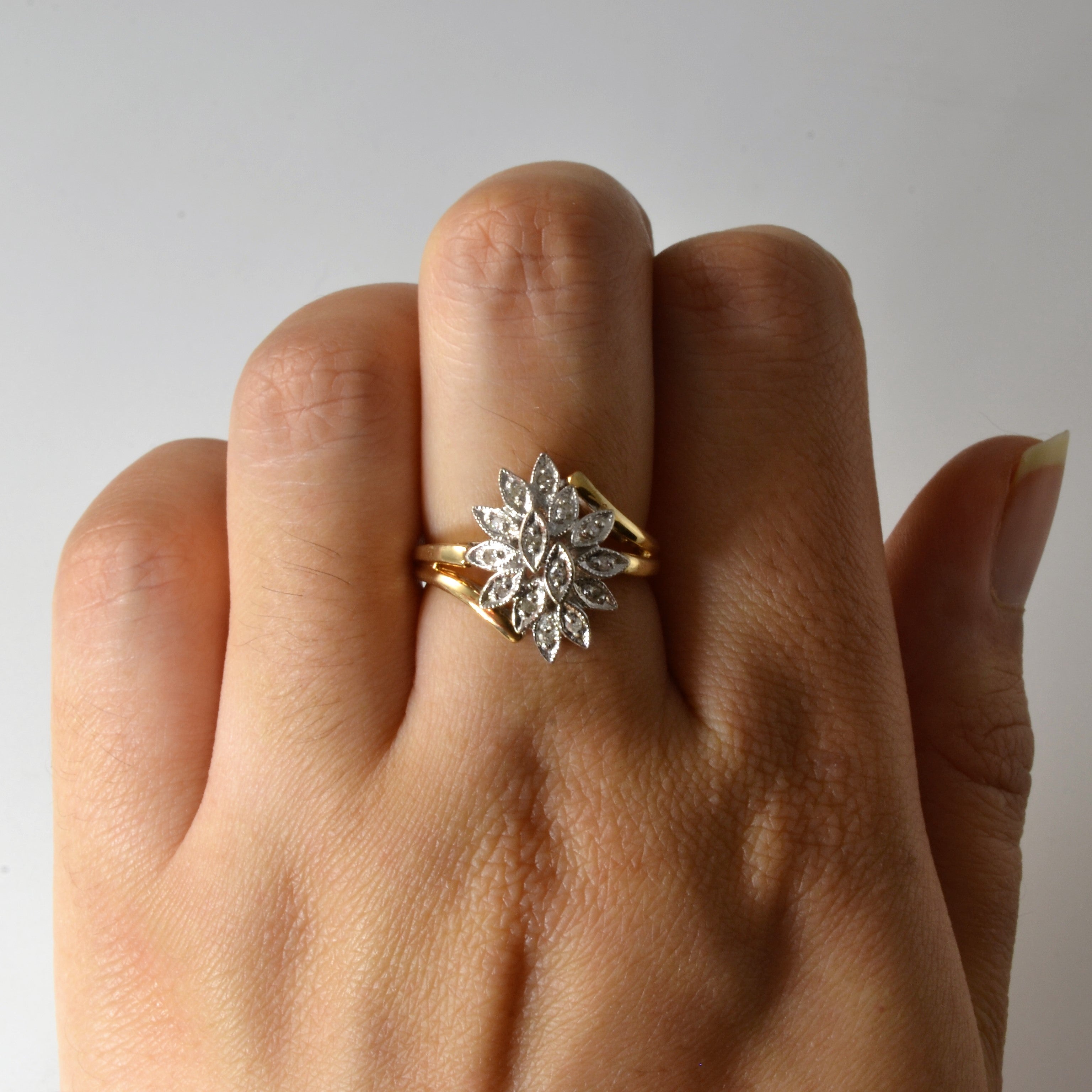 Bague cascade de diamants à motif floral | 0,07 ct | Taille 6,25 |