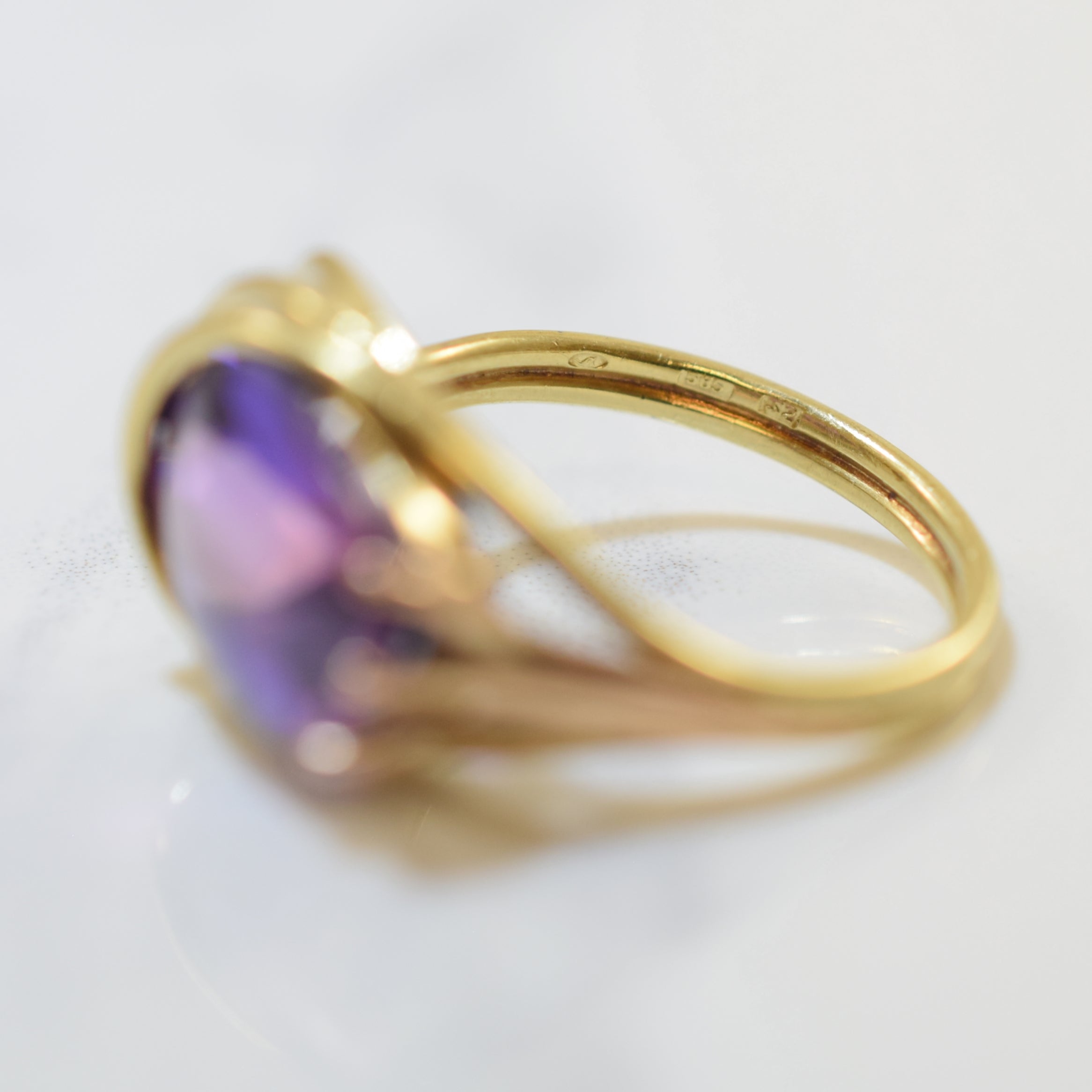 Solitaire Oval Cut Synthetic Purple Sapphire Ring | 6.00ct | SZ 7 |