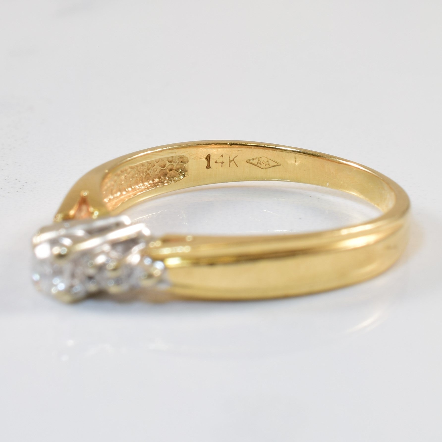 Tapered Diamond Ring | 0.14ctw | SZ 6 |