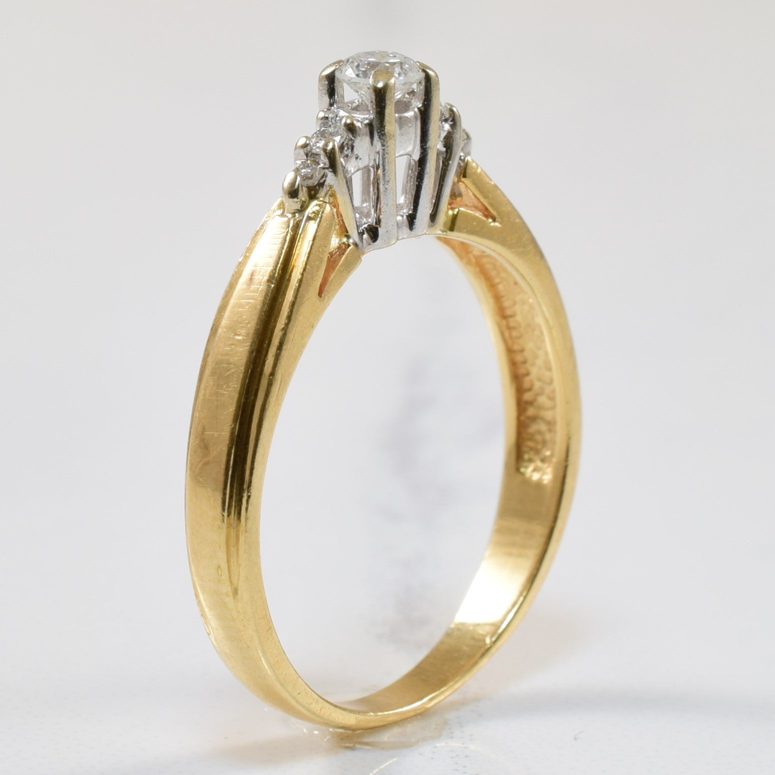 Tapered Diamond Ring | 0.14ctw | SZ 6 |