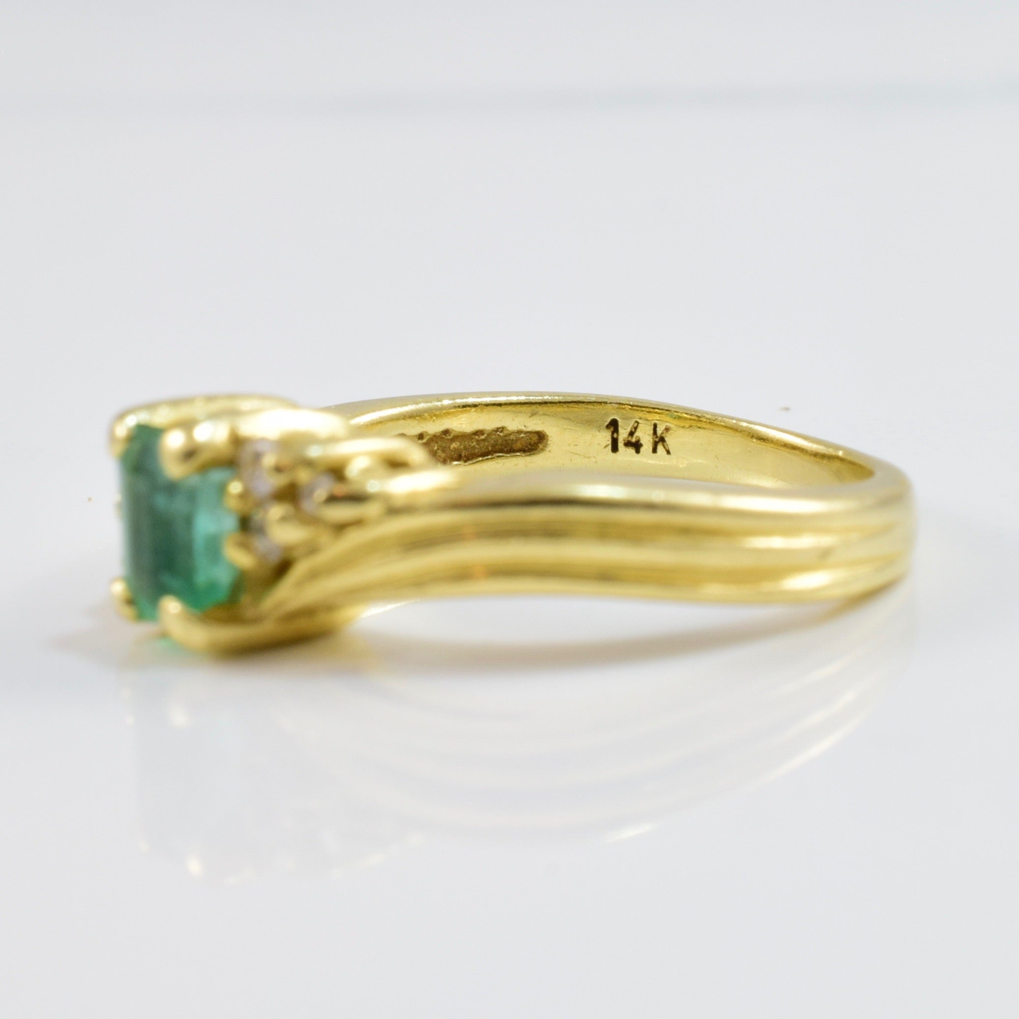 Emerald and Diamond Ring | 0.06 ctw SZ 3.5 |
