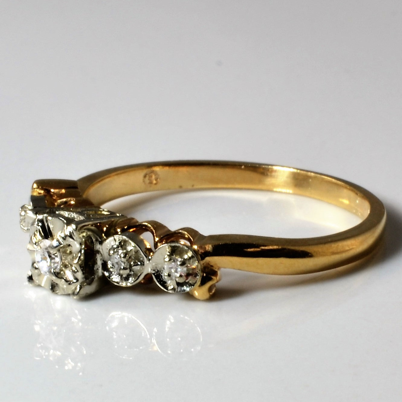 Bague rétro à cinq diamants | 0,09 ct au total | Taille 8,75 |