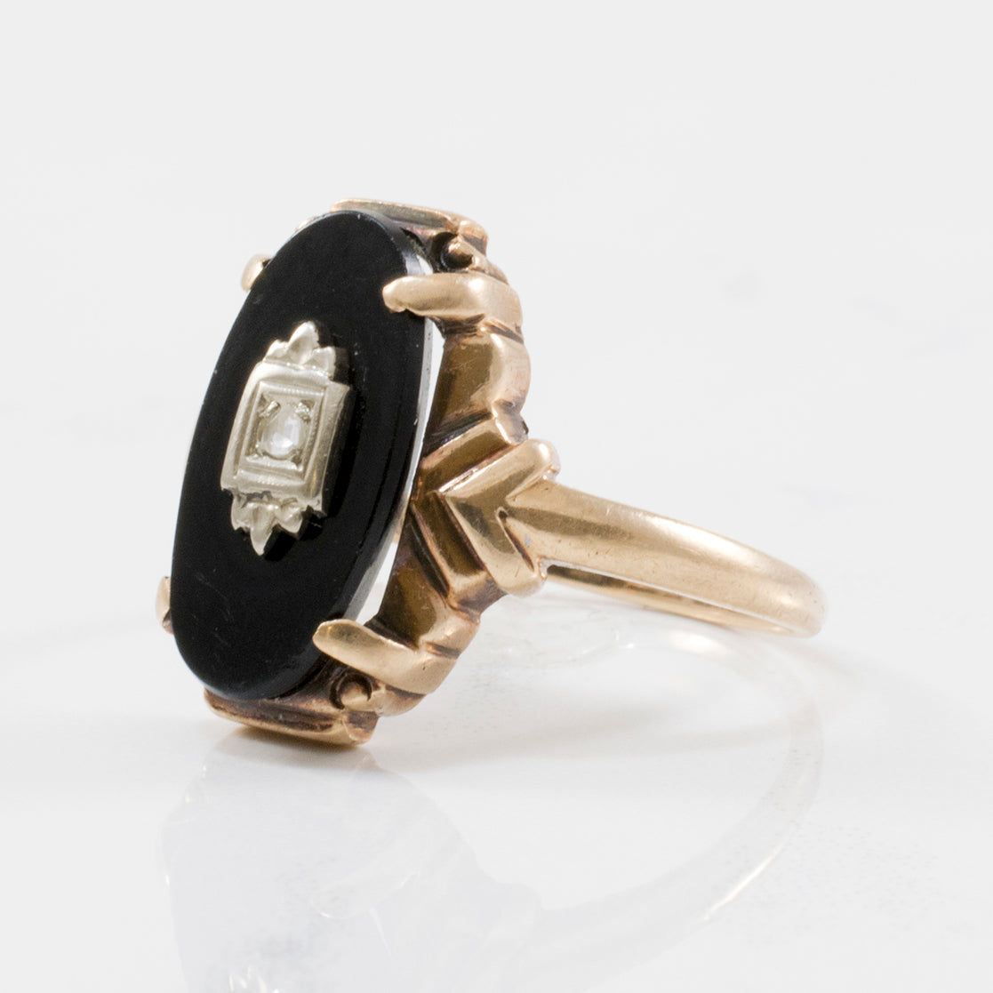Bague en onyx et diamant taille rose, début des années 1900 | 1,81 ct | Taille 6,25 |
