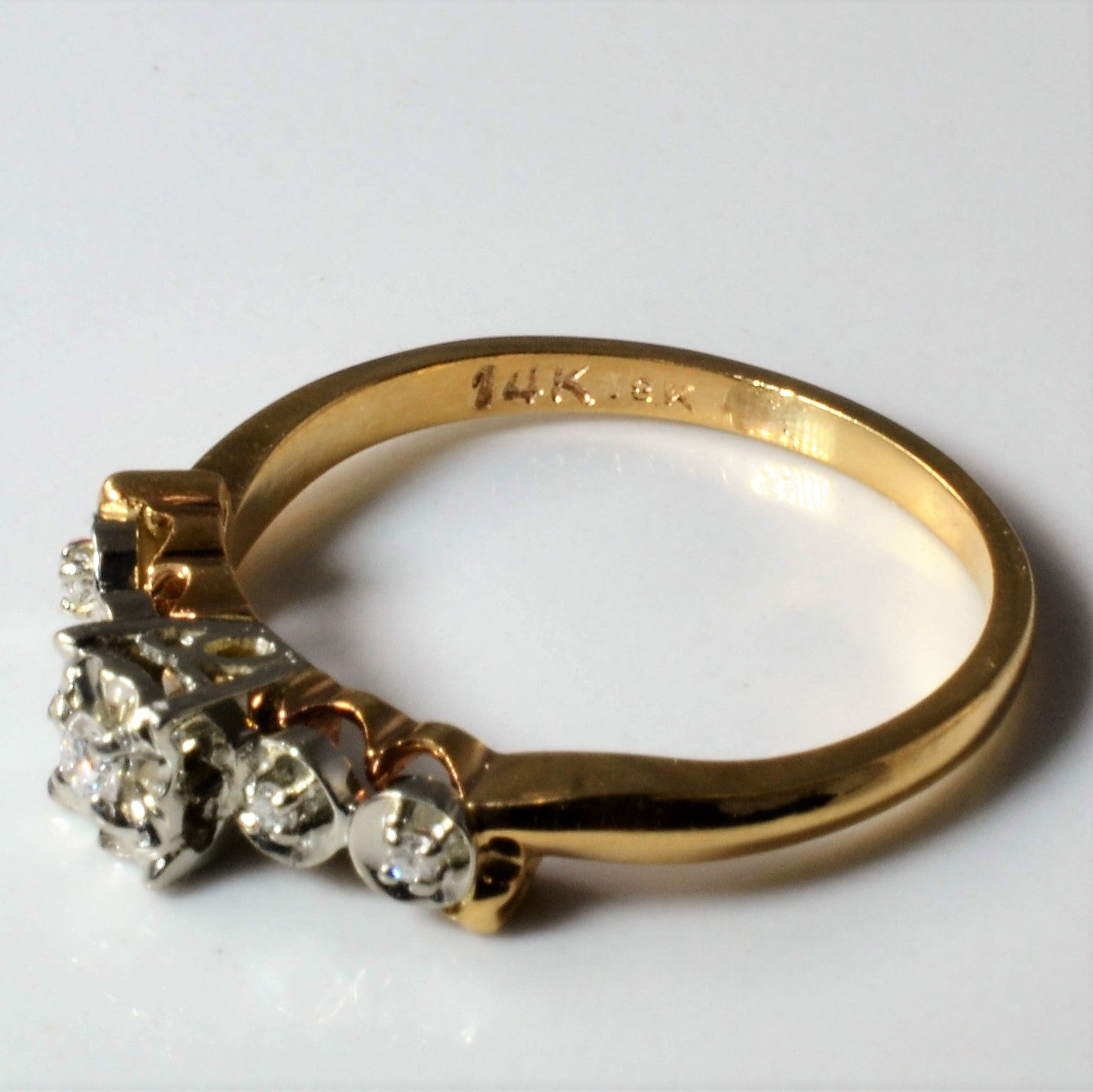 Bague rétro à cinq diamants | 0,09 ct au total | Taille 8,75 |