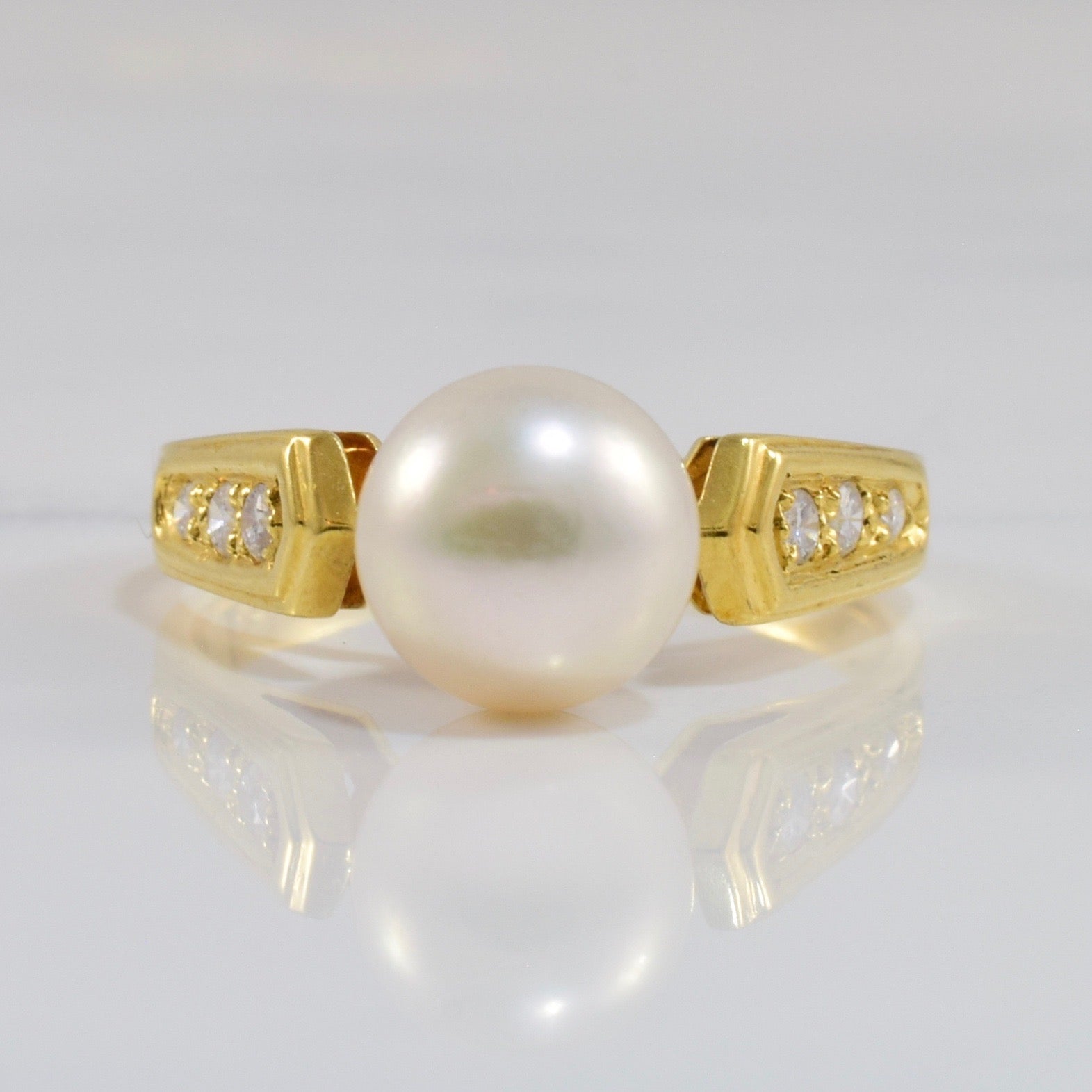 Pearl and Diamond Ring | 0.12 ctw SZ 6.25 |