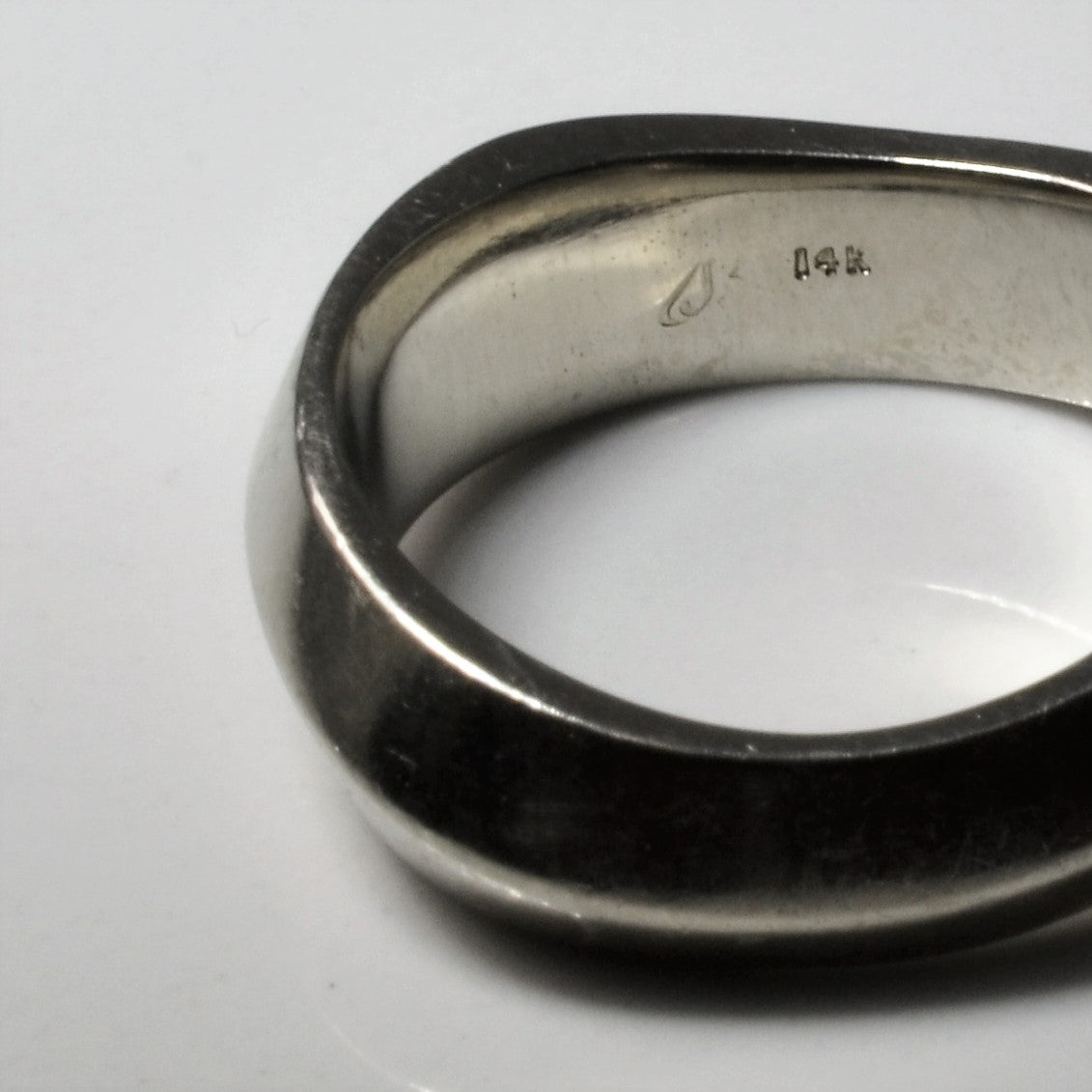 White Gold Solid Wave Band | SZ 9.25 |