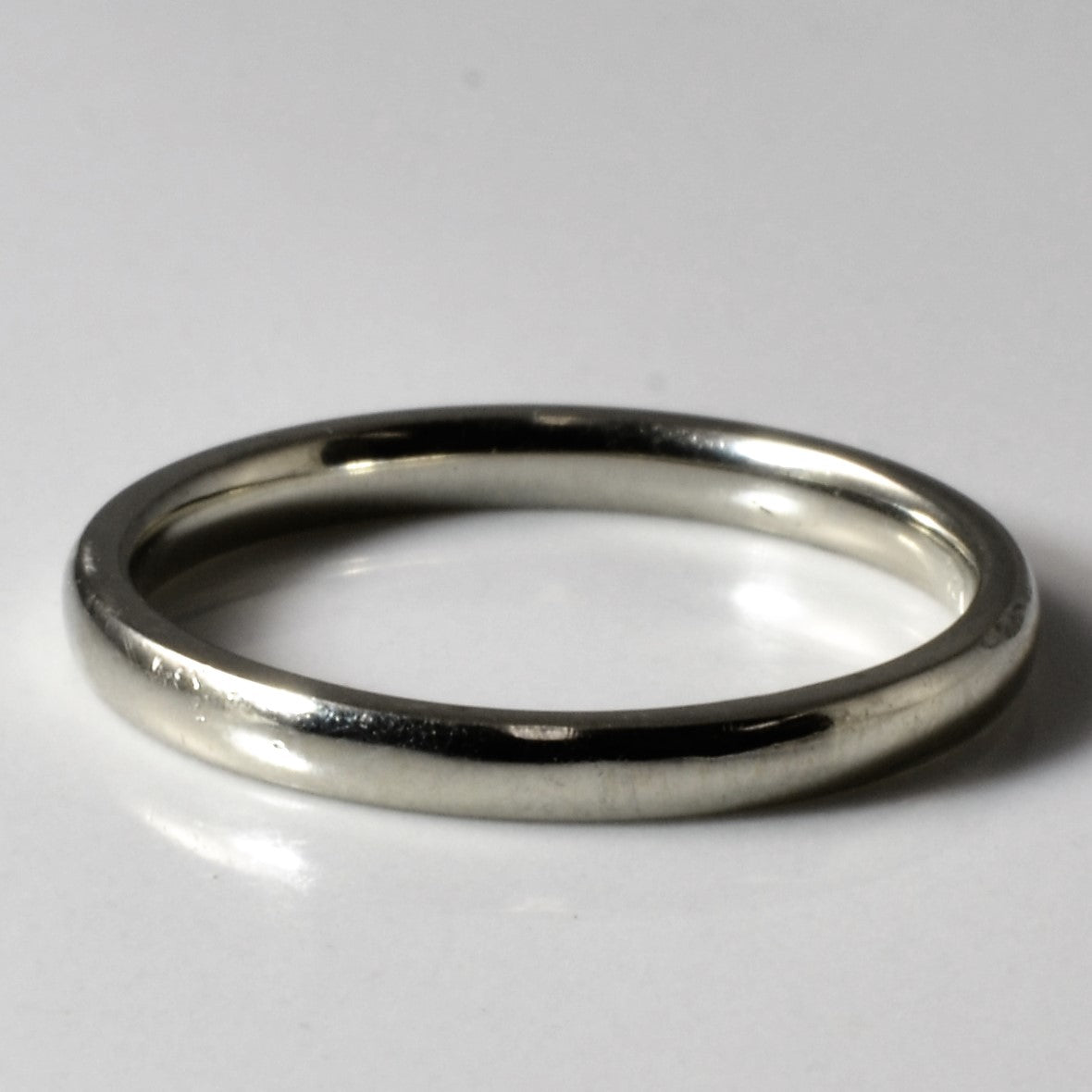 18k White Gold Plain Band | SZ 5.5 |