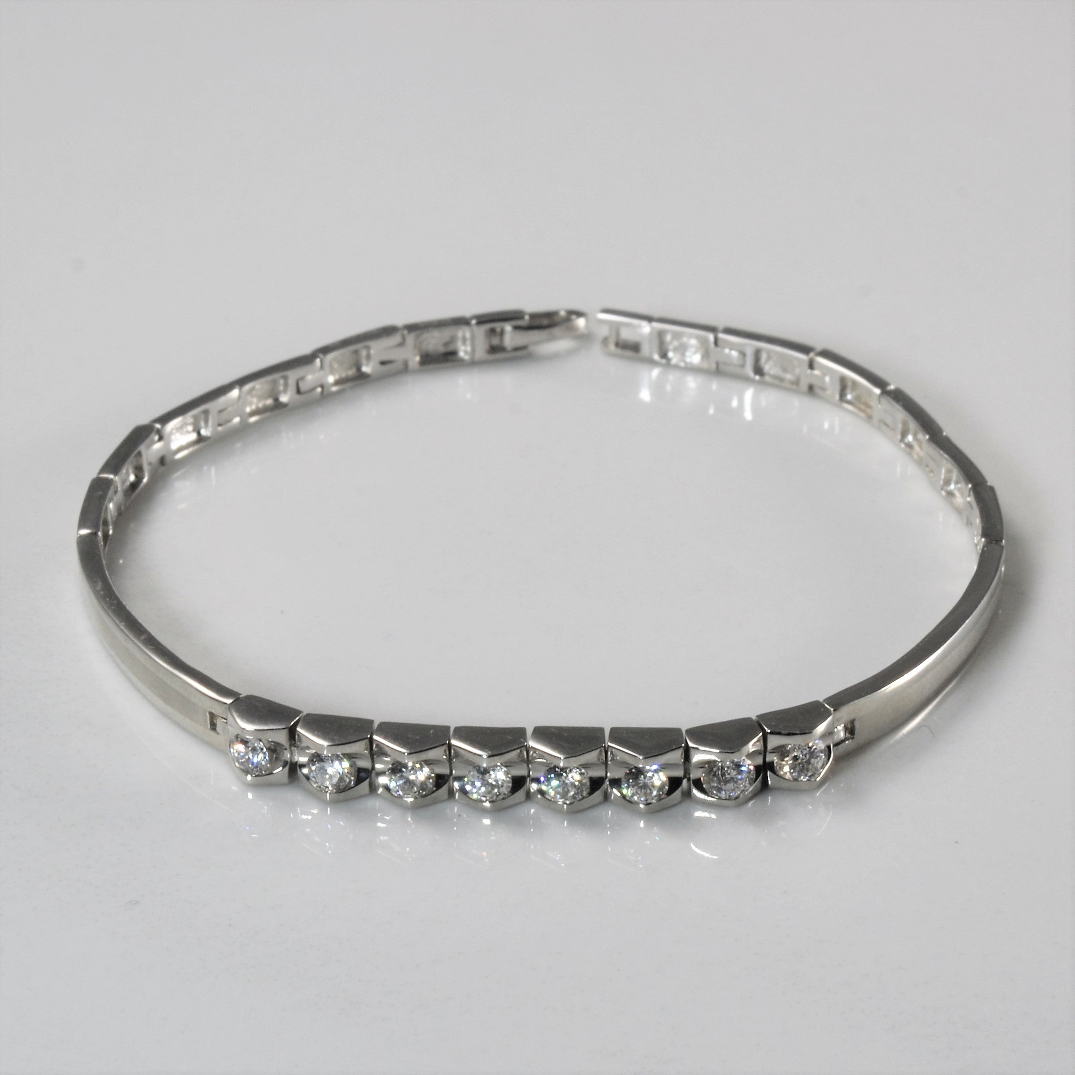 Bracelet en or blanc 18 carats serti tension de diamants | 0,42 ct au total | 15 cm |
