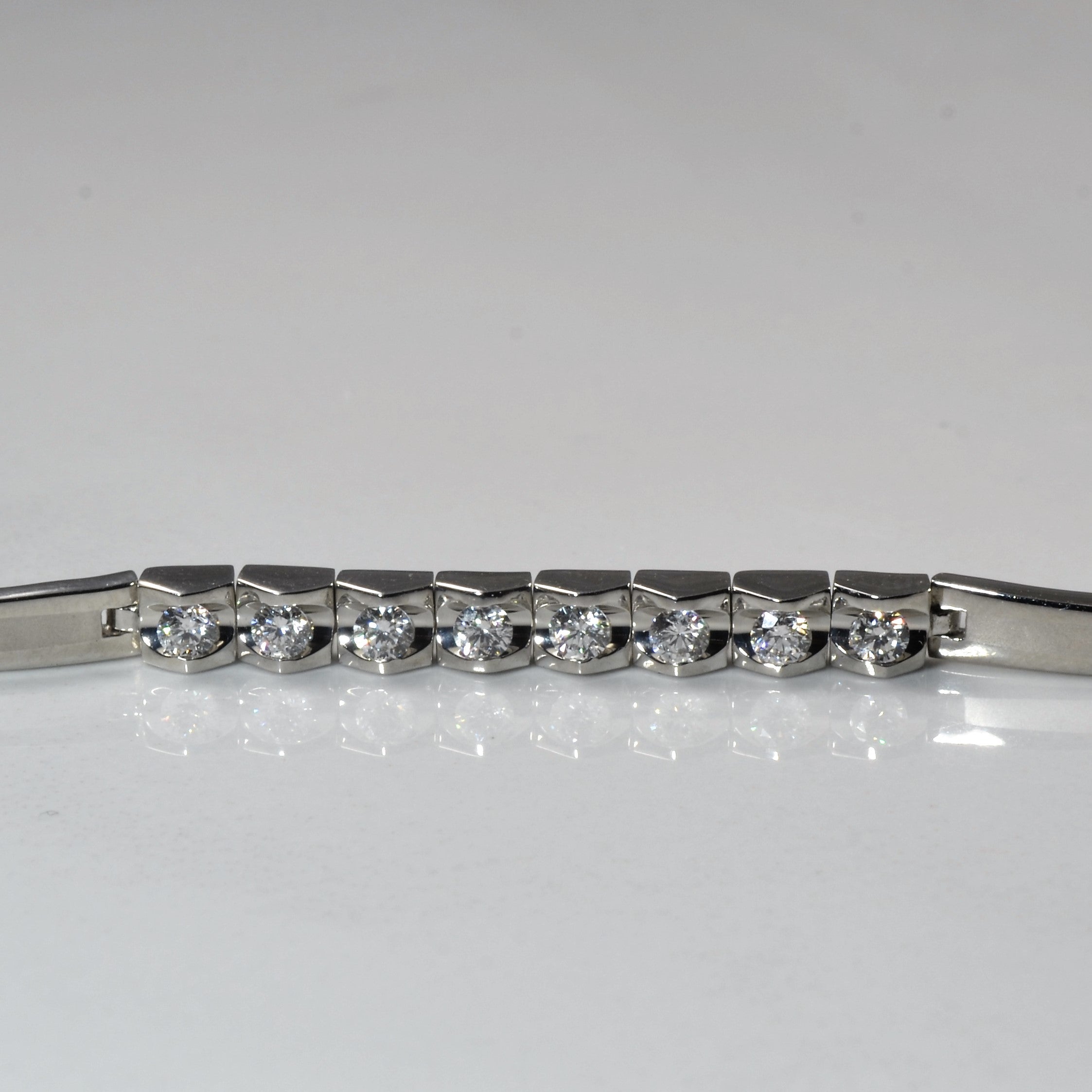 Bracelet en or blanc 18 carats serti tension de diamants | 0,42 ct au total | 15 cm |