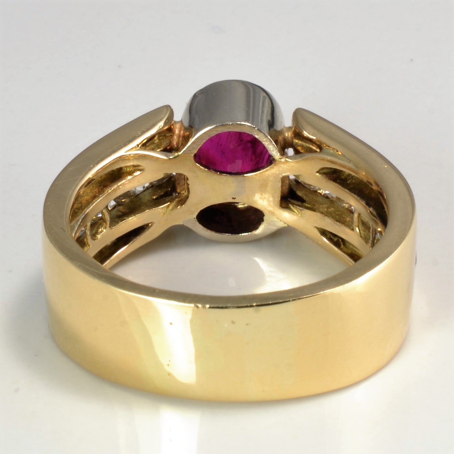 Bague sertie semi-clos de rubis et diamants | 1,20 ct au total, 2,15 ct | Taille 8 |