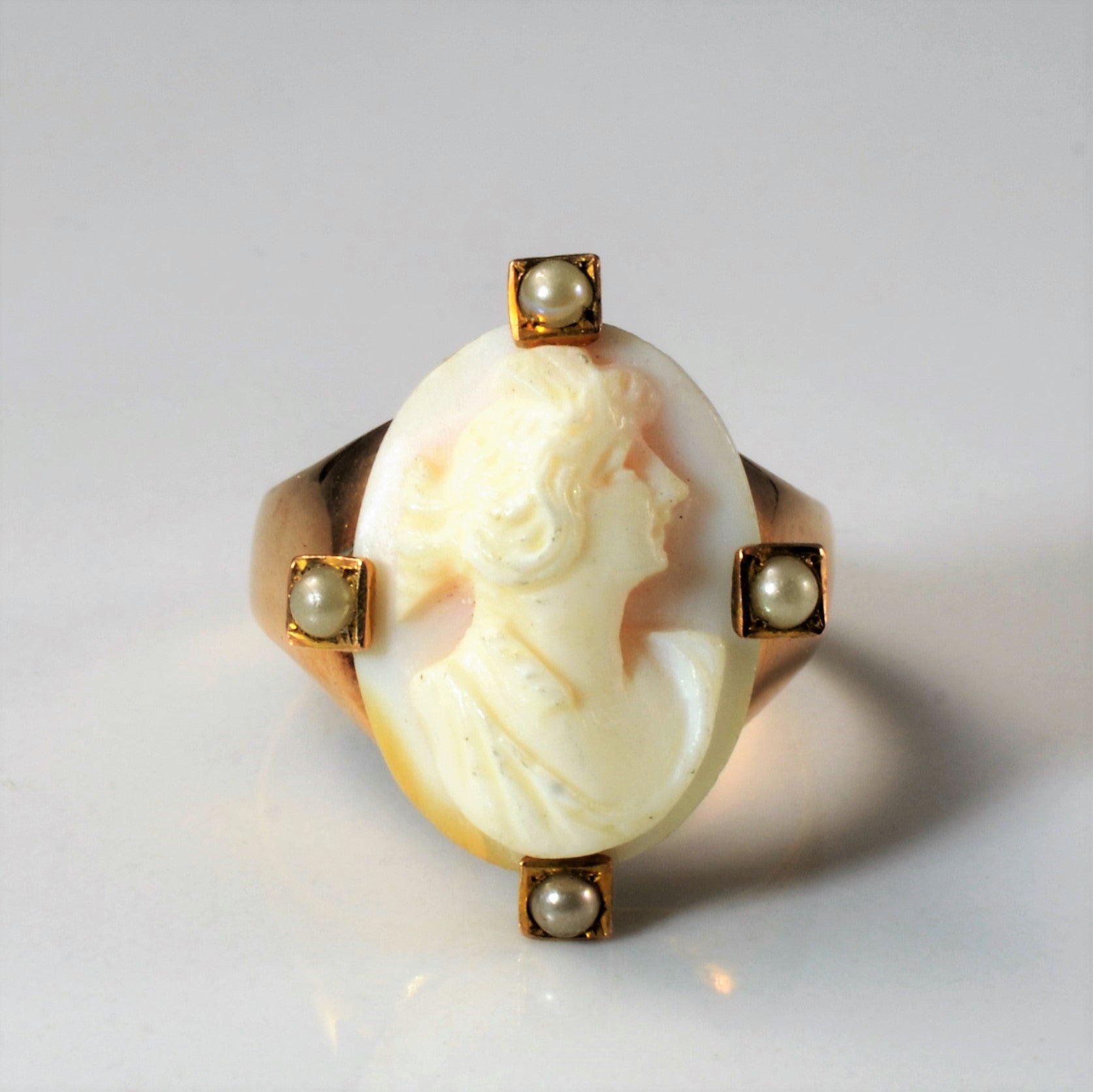 Bague camée et perle en forme de bouclier des années 1930 | Taille 6,5 |