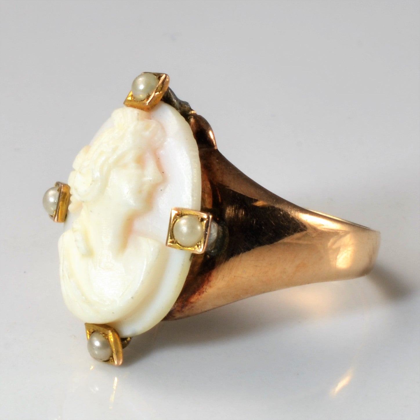 1930s Cameo & Pearl Shield Ring | SZ 6.5 |