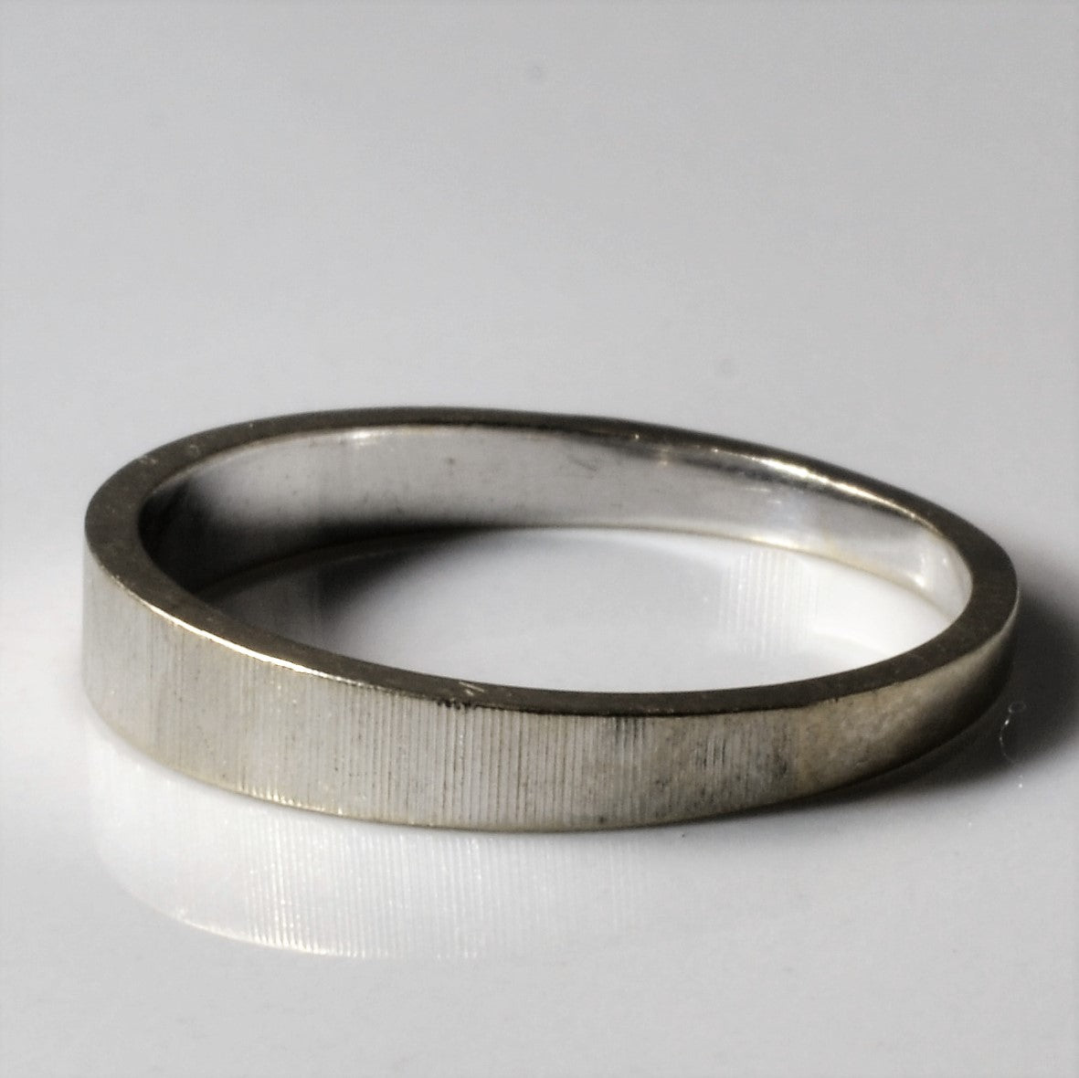 Bague en or blanc 14 carats brossé | Taille 6,5 |