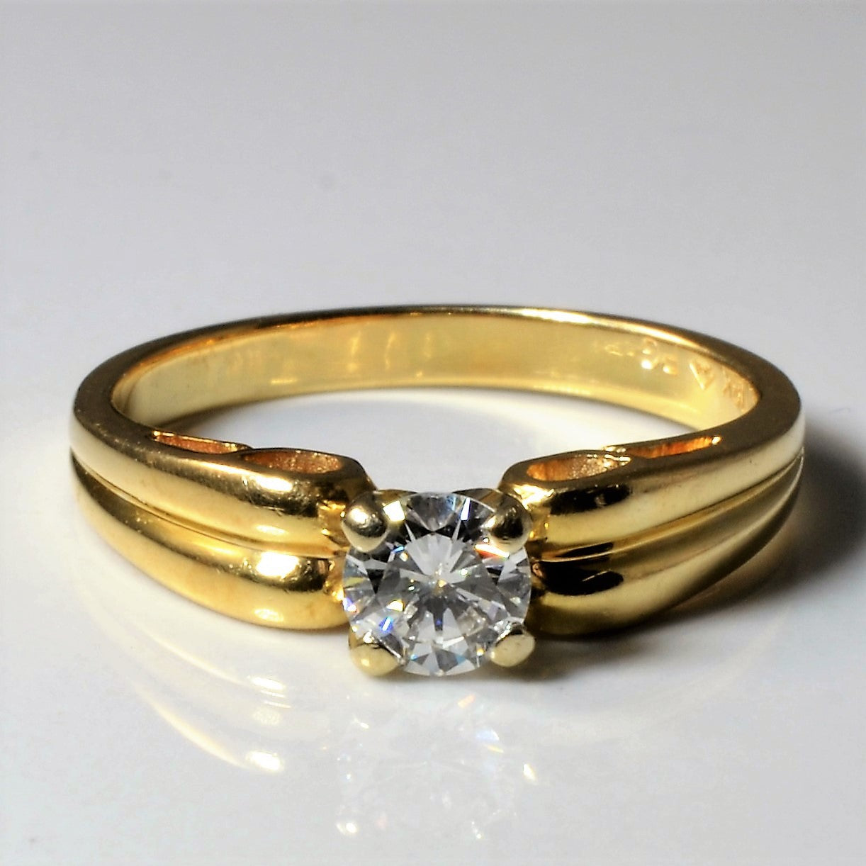 Bague solitaire en or jaune avec diamant | 0,37 ct | Taille 6,5 |