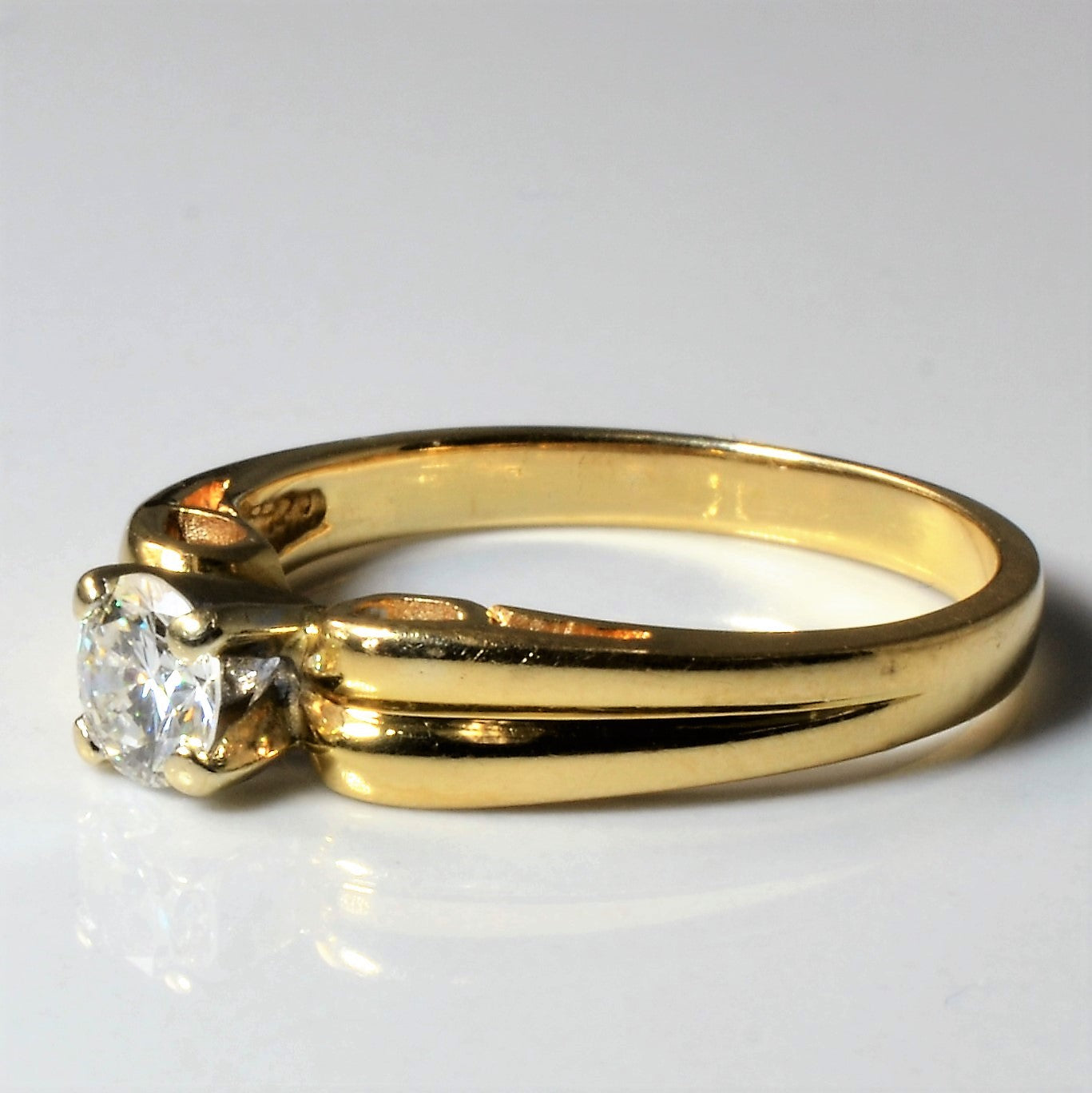 Bague solitaire en or jaune avec diamant | 0,37 ct | Taille 6,5 |