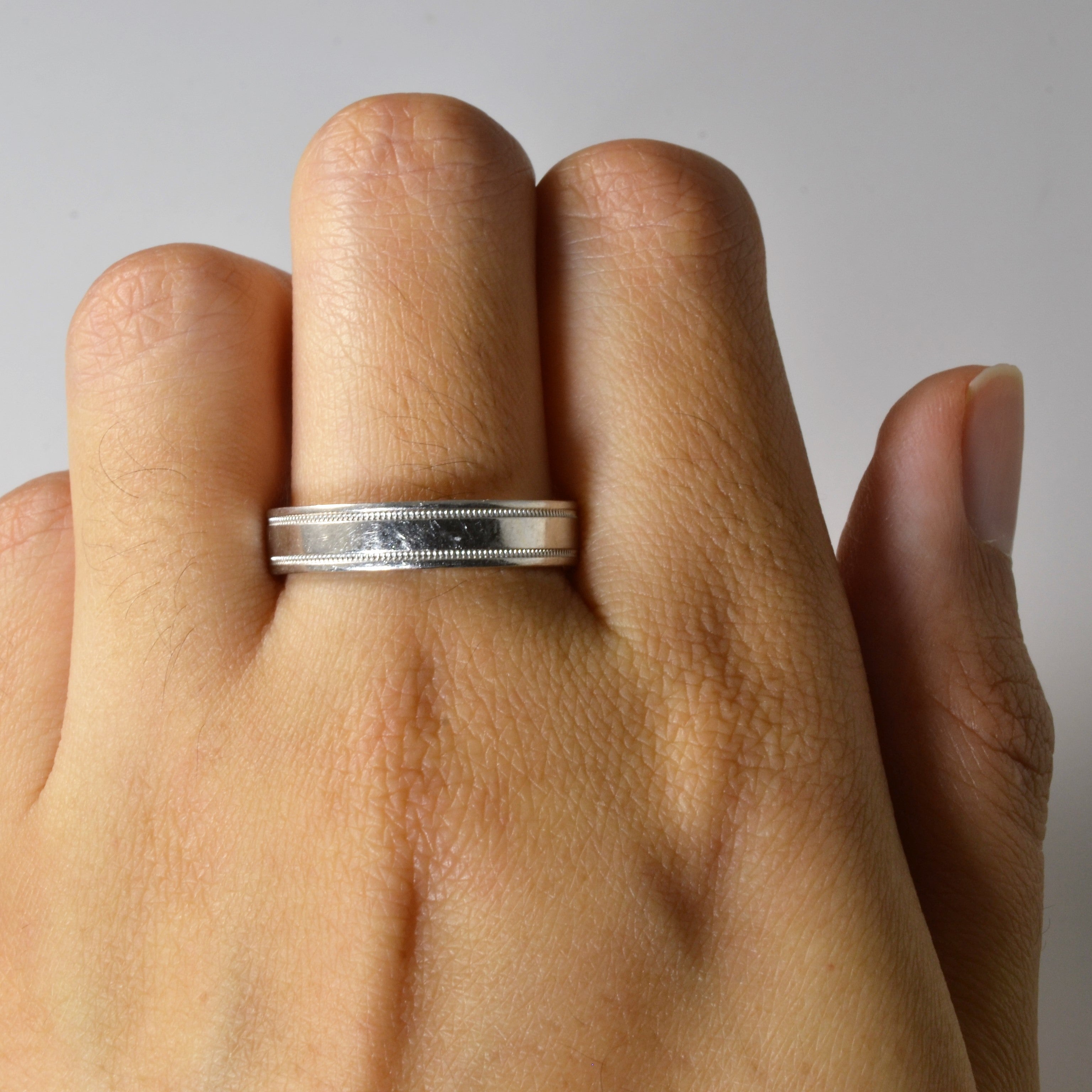 Milgrain Detailed Platinum Band | SZ 8.5 |