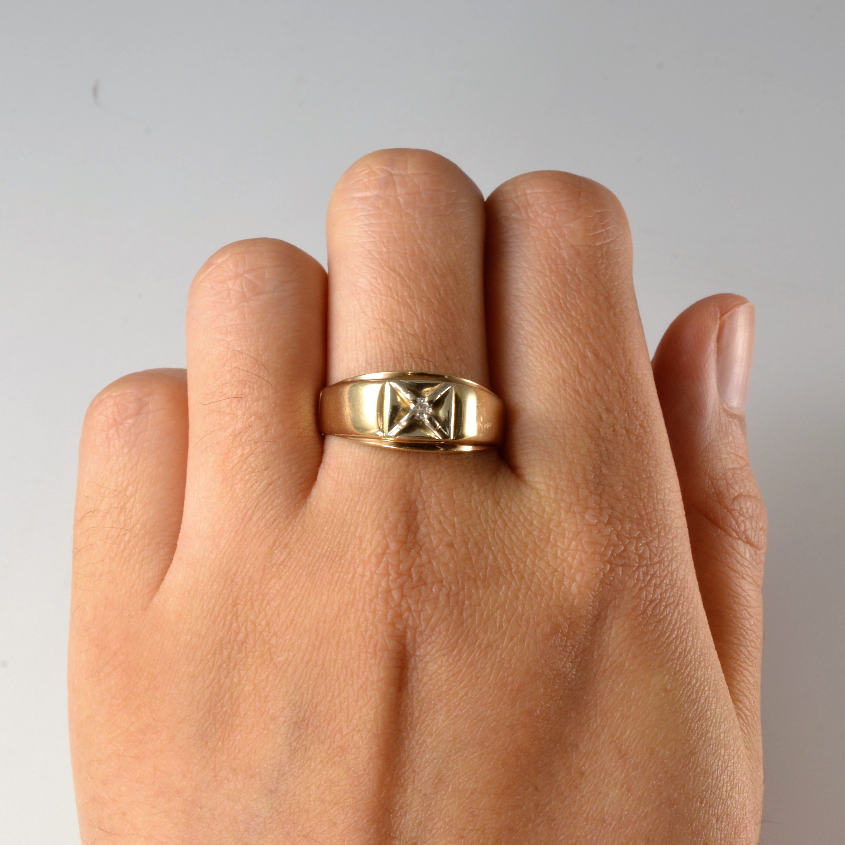Tapered Diamond Band | 0.05ct | SZ 9.5 |