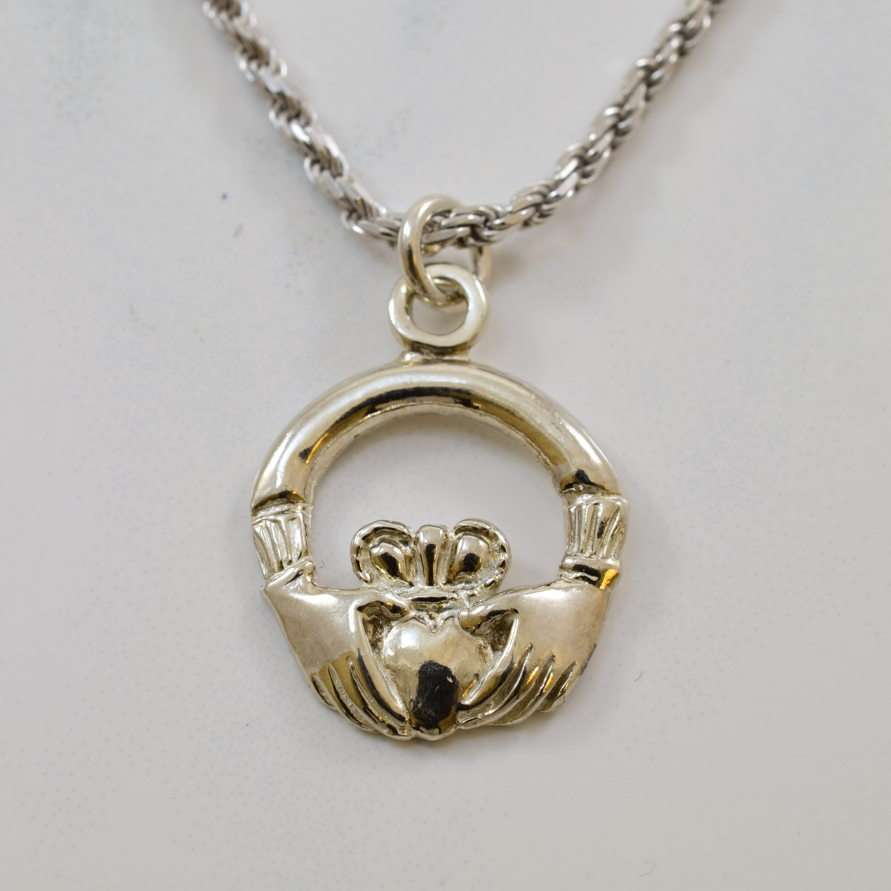 White Gold Claddagh Necklace | 17.5" |