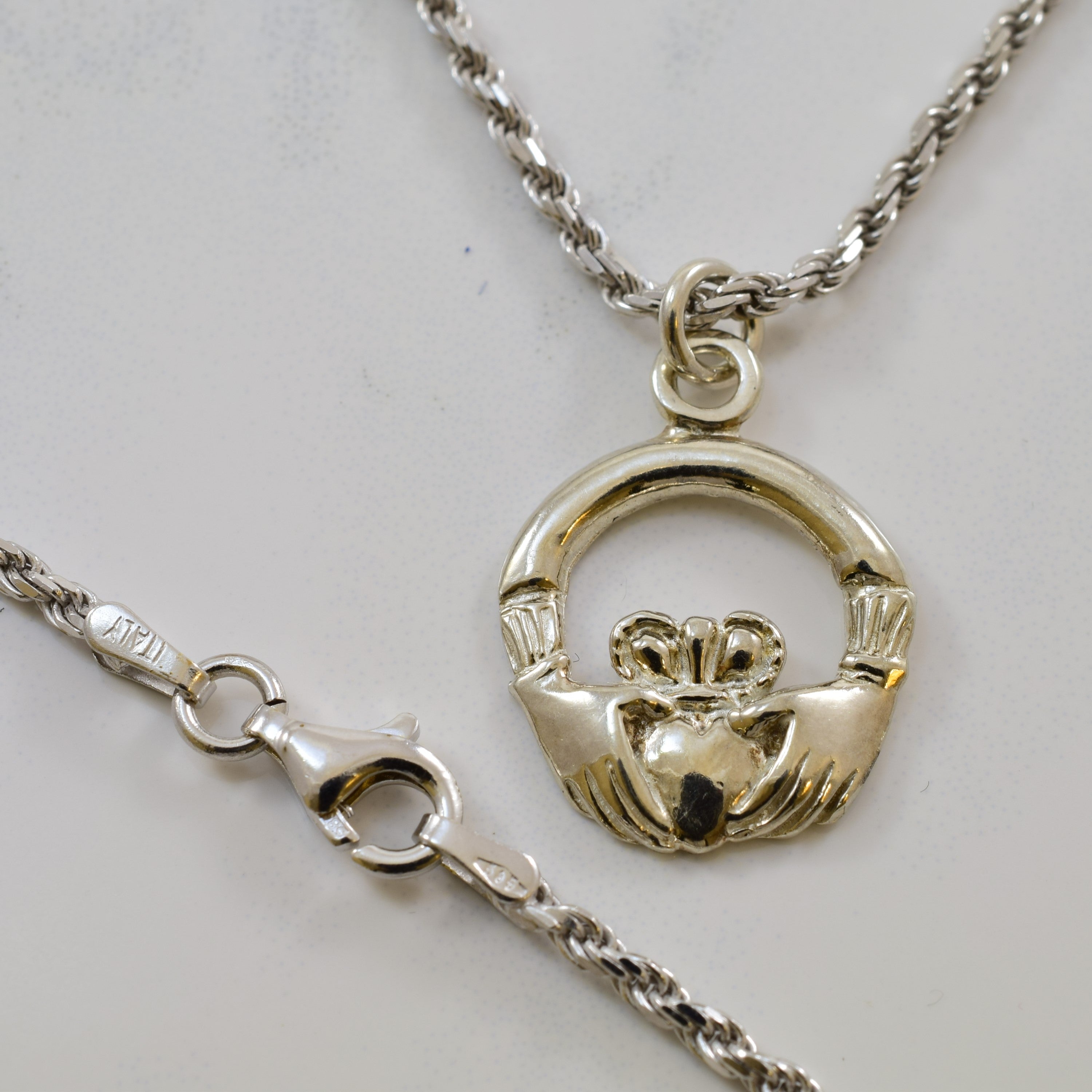 White Gold Claddagh Necklace | 17.5" |