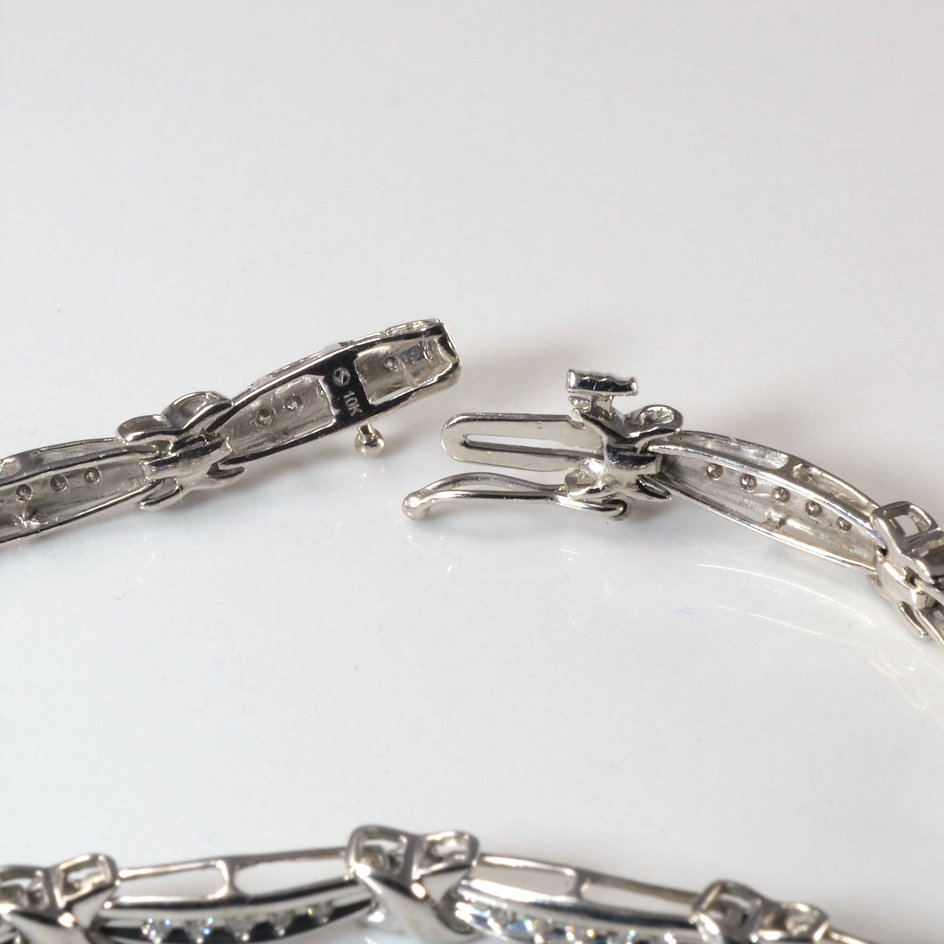 Diamond Crossover Link Bracelet | 0.30ctw | 7.5" |