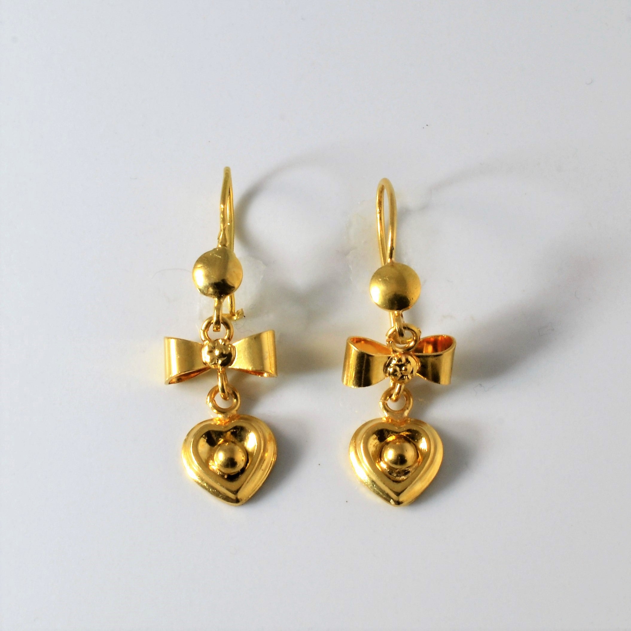 18k Yellow Gold Heart & Bow Design Dangle Earrings