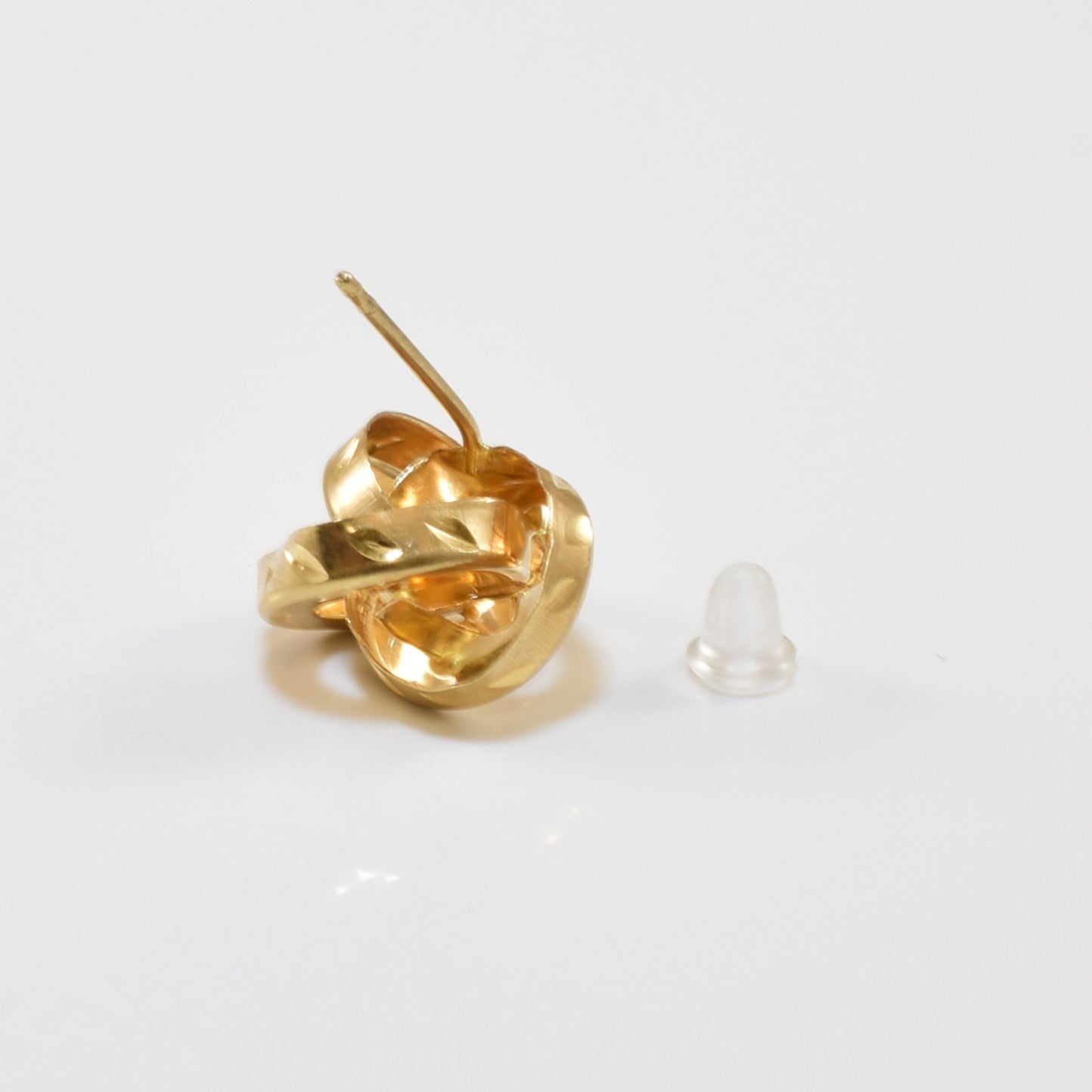 Boucles d'oreilles puces nœud creux en or jaune |