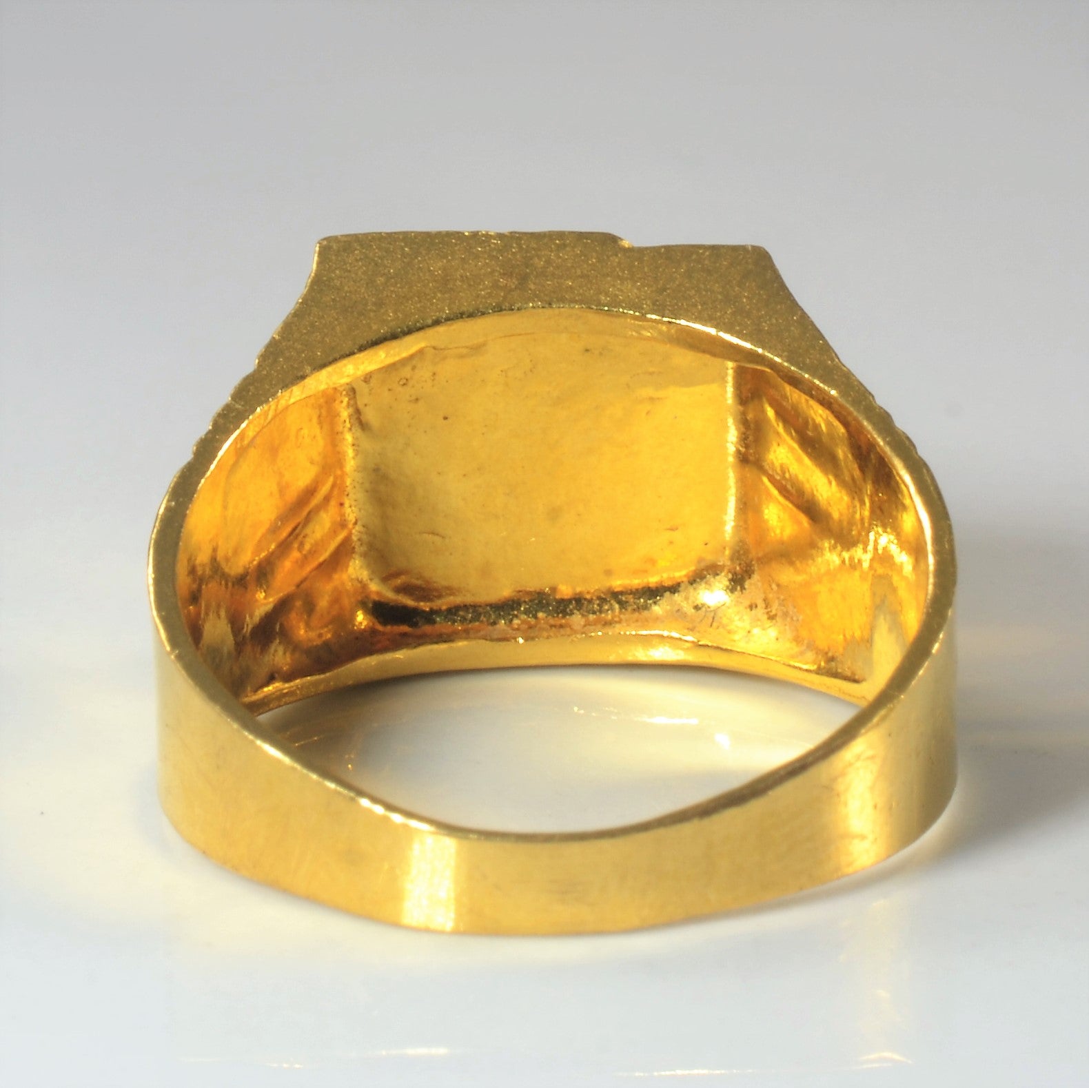 22k Textured Signet Ring | SZ 10.25 |