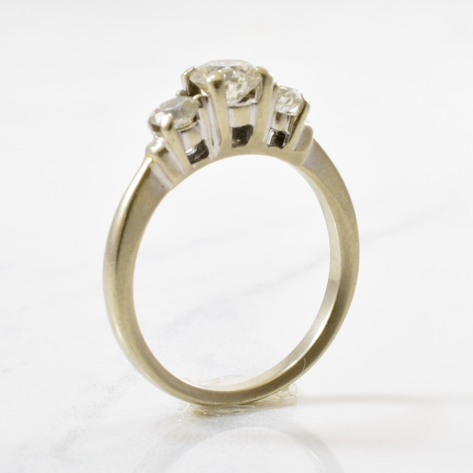 Three Stone Diamond Engagement Ring | 0.95 ctw | SZ 7 |