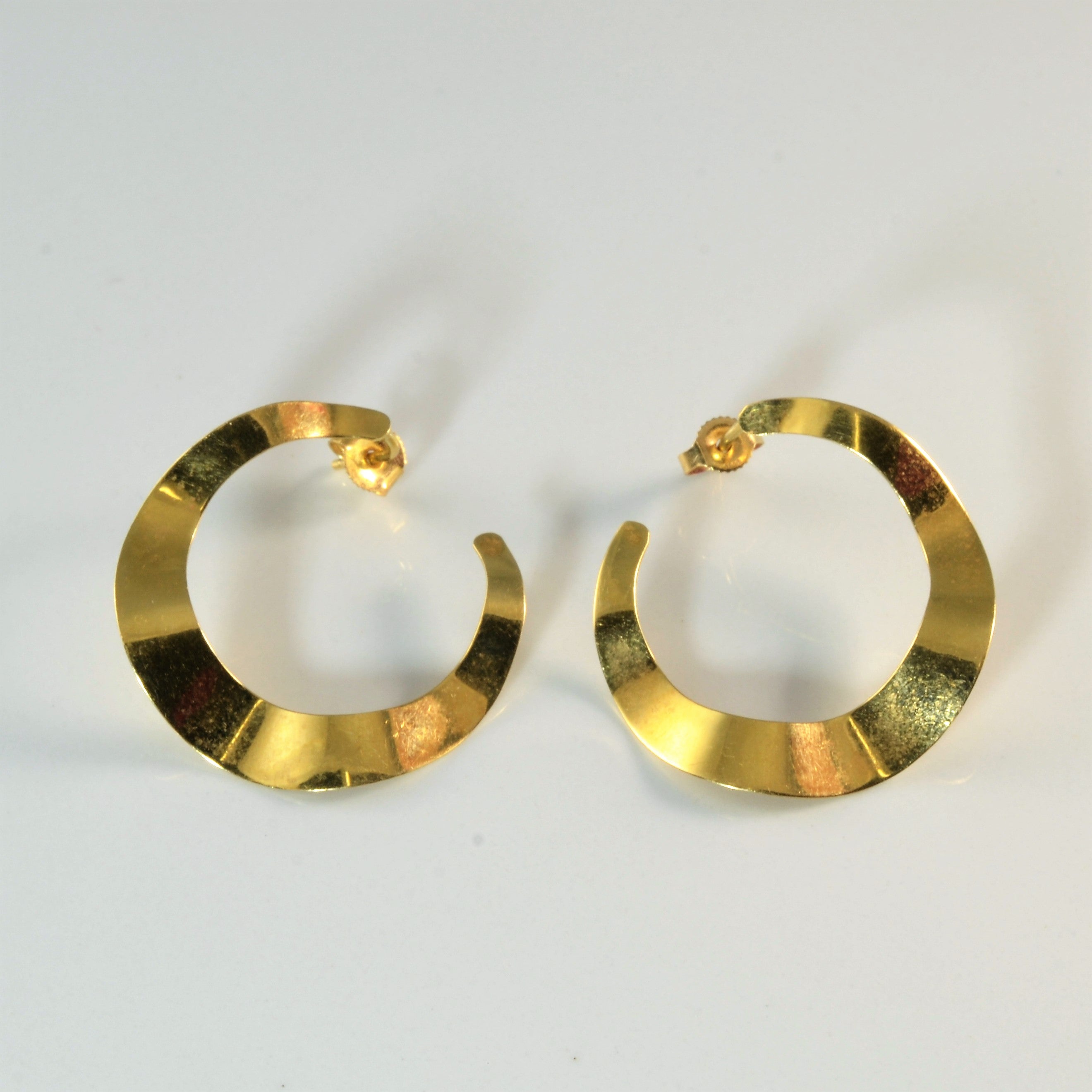Wavy Gold Hoop Earrings |