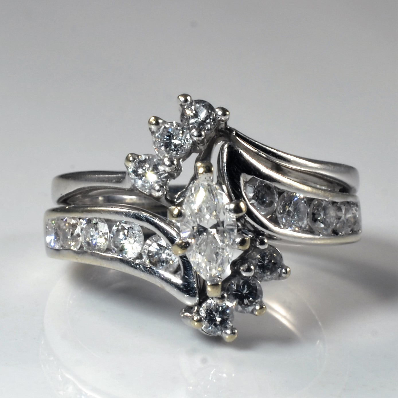 Bague de fiançailles et ensemble veste taille marquise | 0,99 ct | Taille 6,75 |