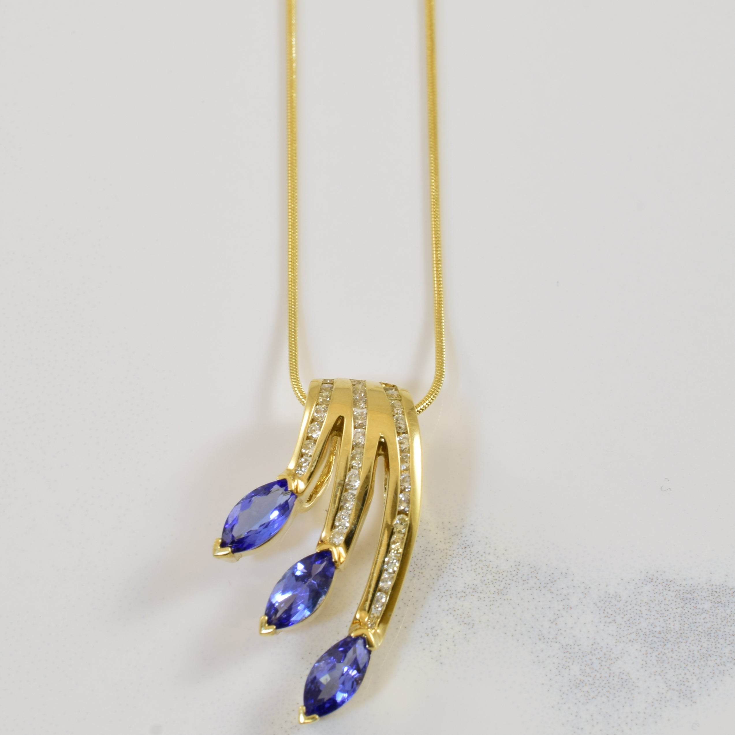 Collier pendentif en tanzanite et diamants | 1,14 ct, 0,30 ct | 50,8 cm |