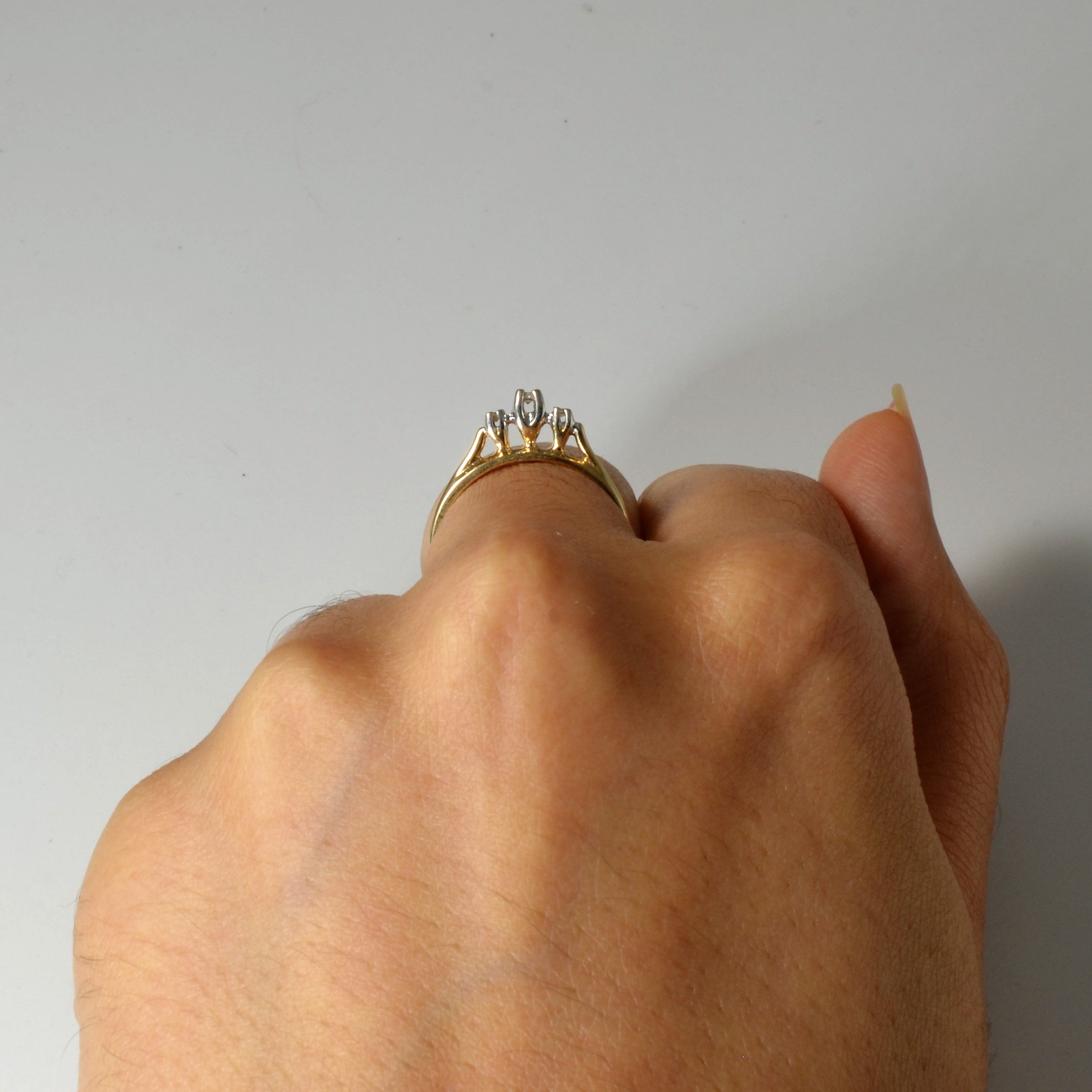 Bague trois diamants fine | 0,025 ct | Taille 6 |