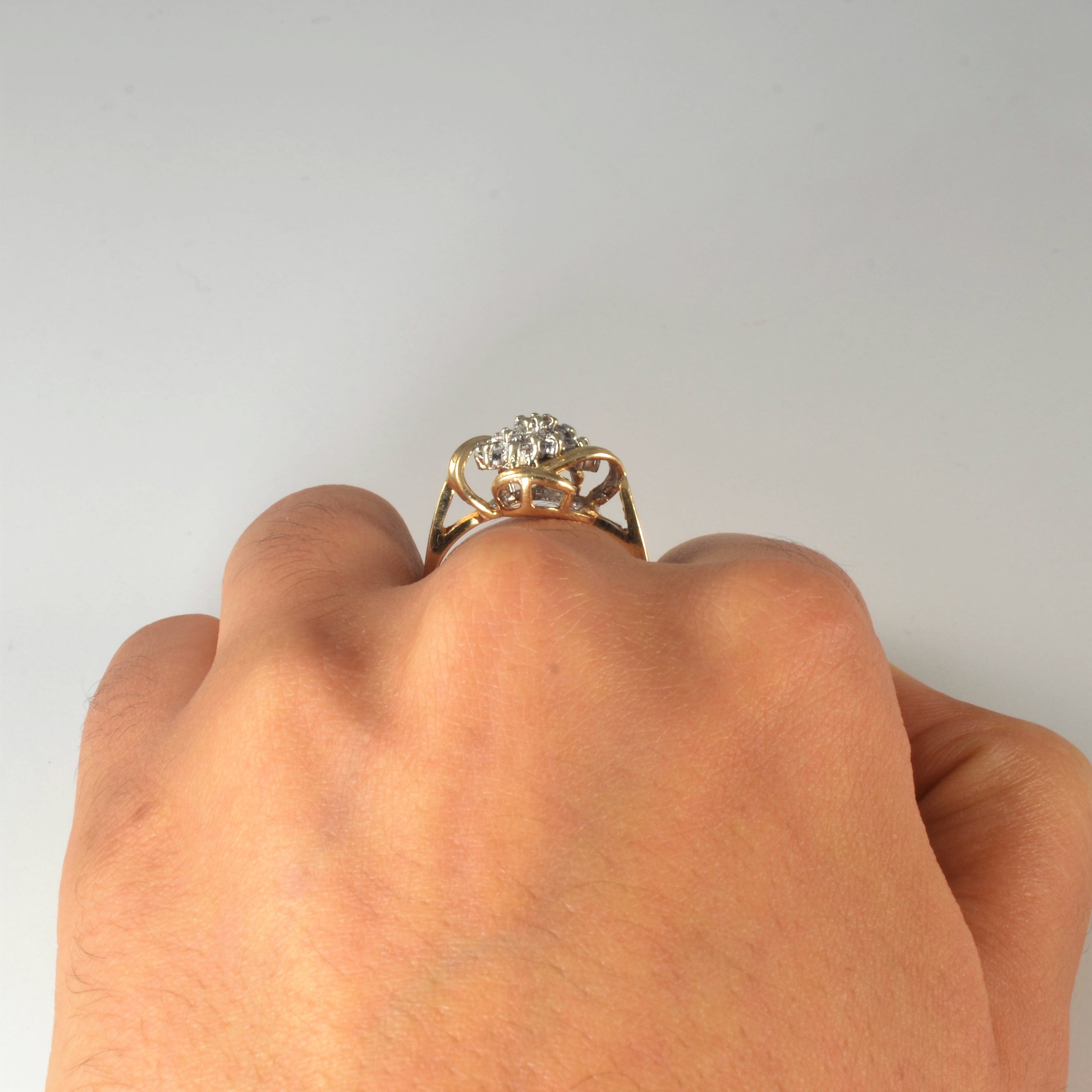 Twisted Halo Diamond Cluster Ring | 0.23ctw | SZ 8 |