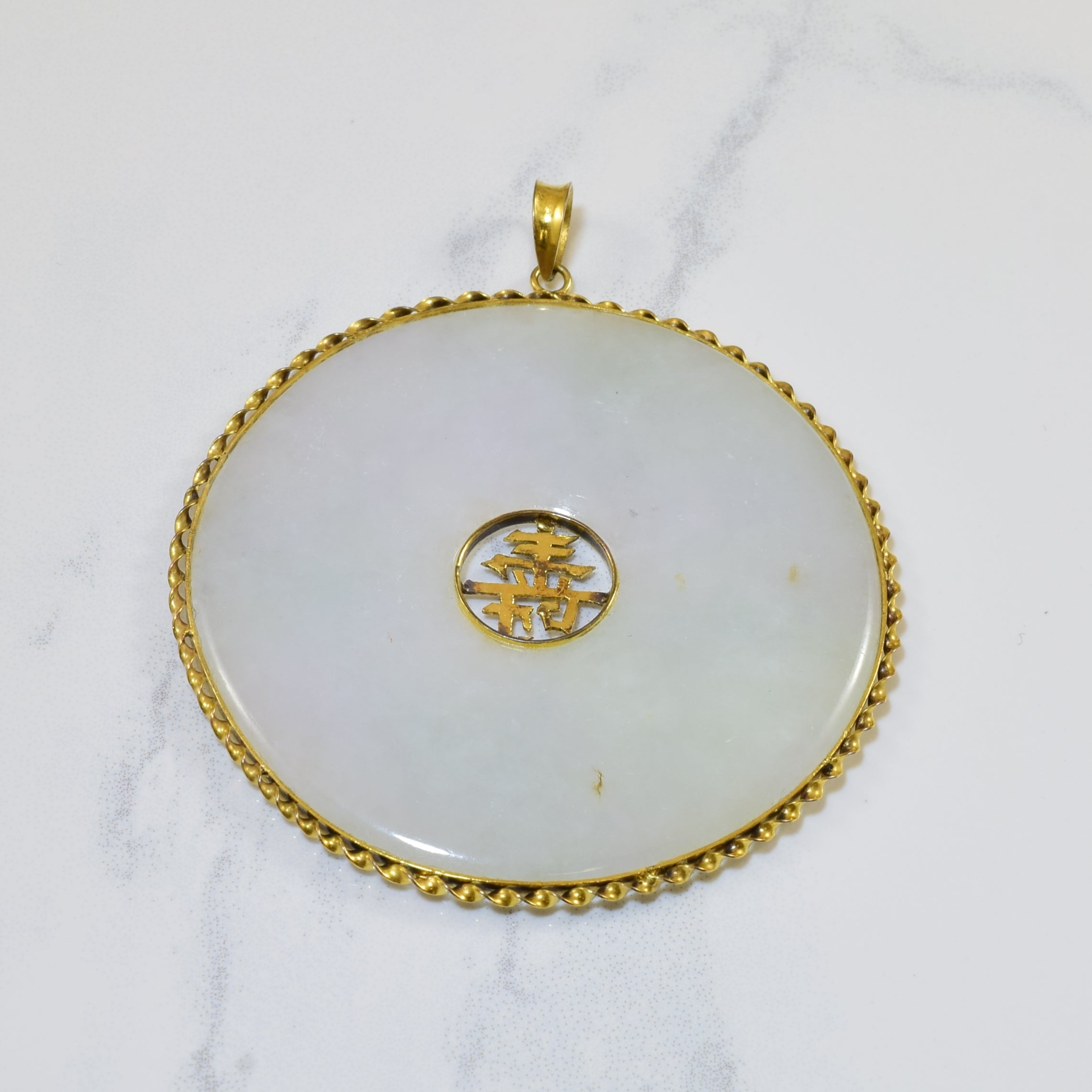Pendentif disque en jadéite | 86,00 ct |