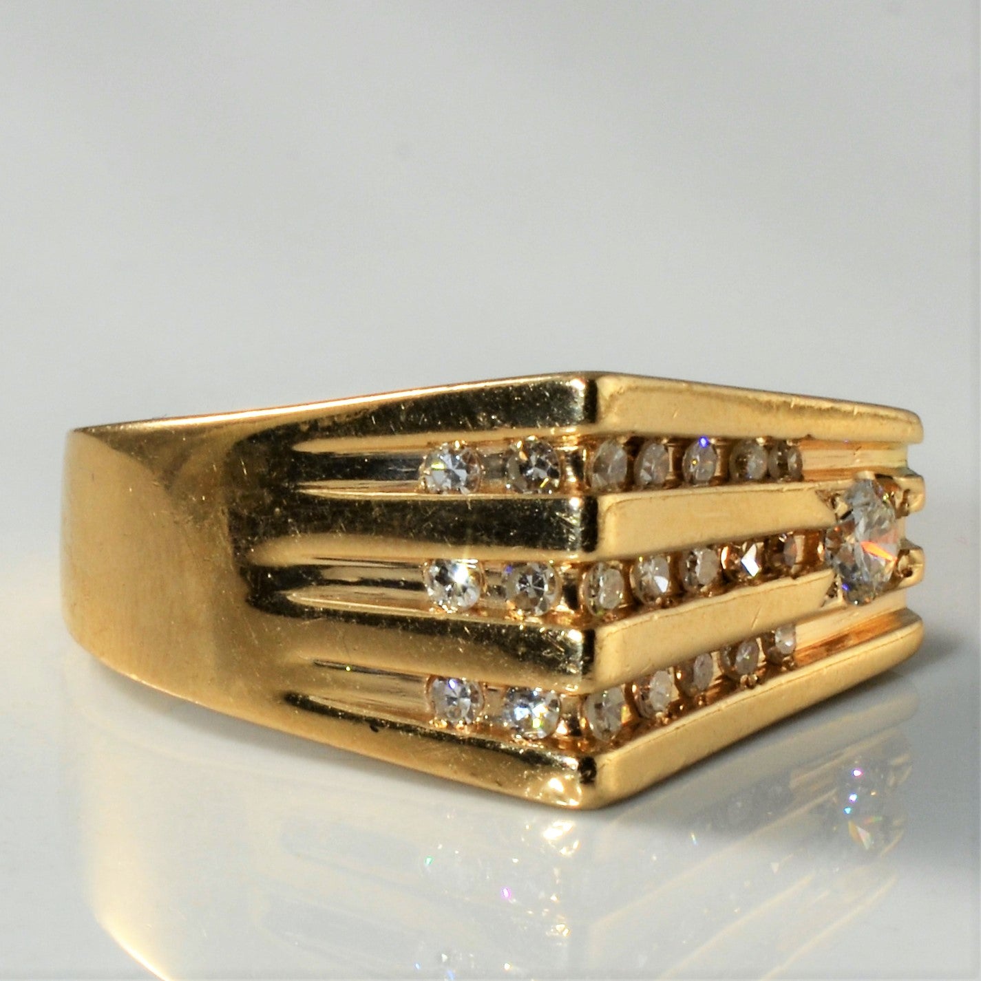 Bague sertie de diamants en canal conique latéral | 0,74 ct | Taille 9,25 |
