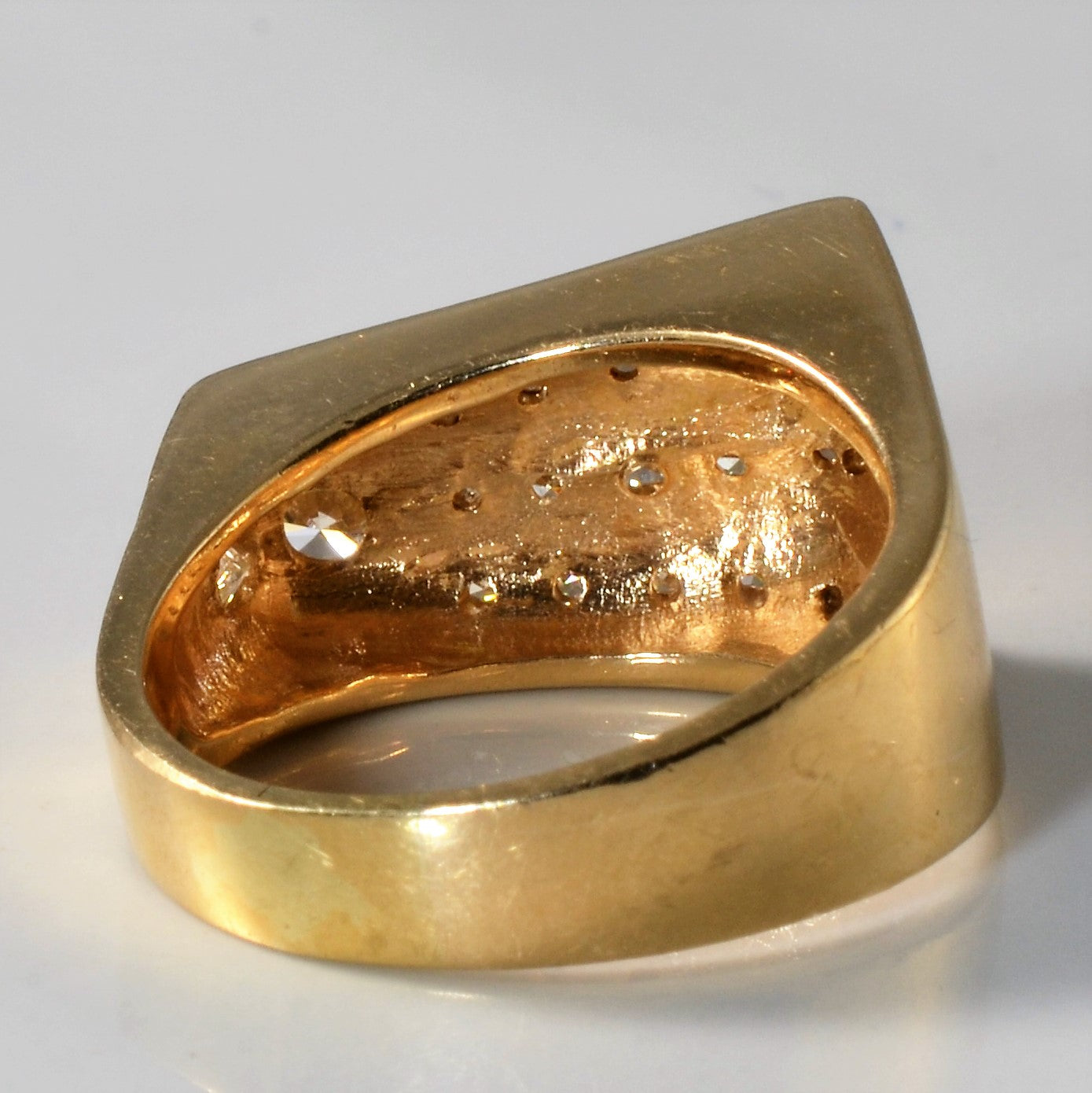 Bague sertie de diamants en canal conique latéral | 0,74 ct | Taille 9,25 |