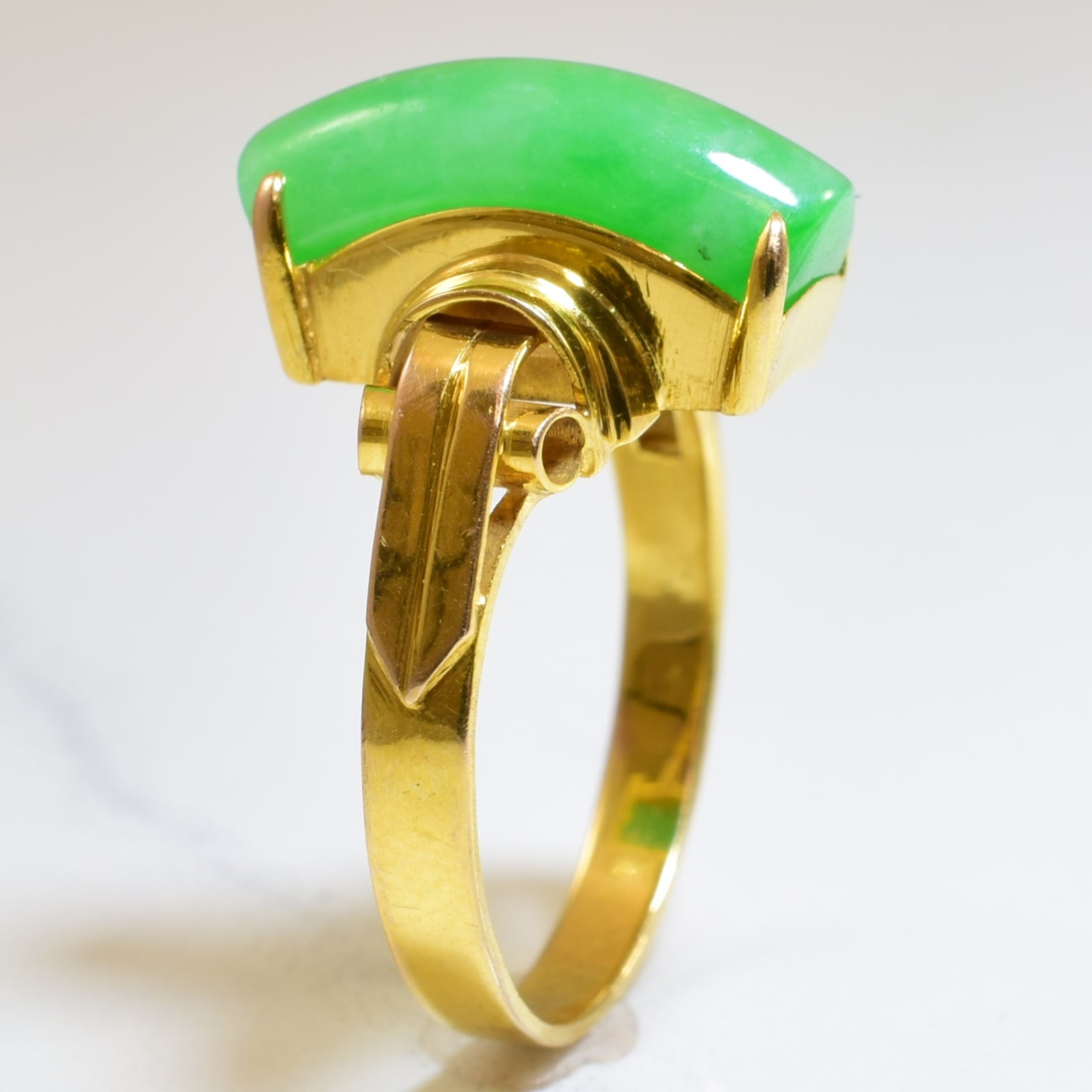Bague cabochon incurvé en jadéite | 2,50 ct | Taille 4,5 |