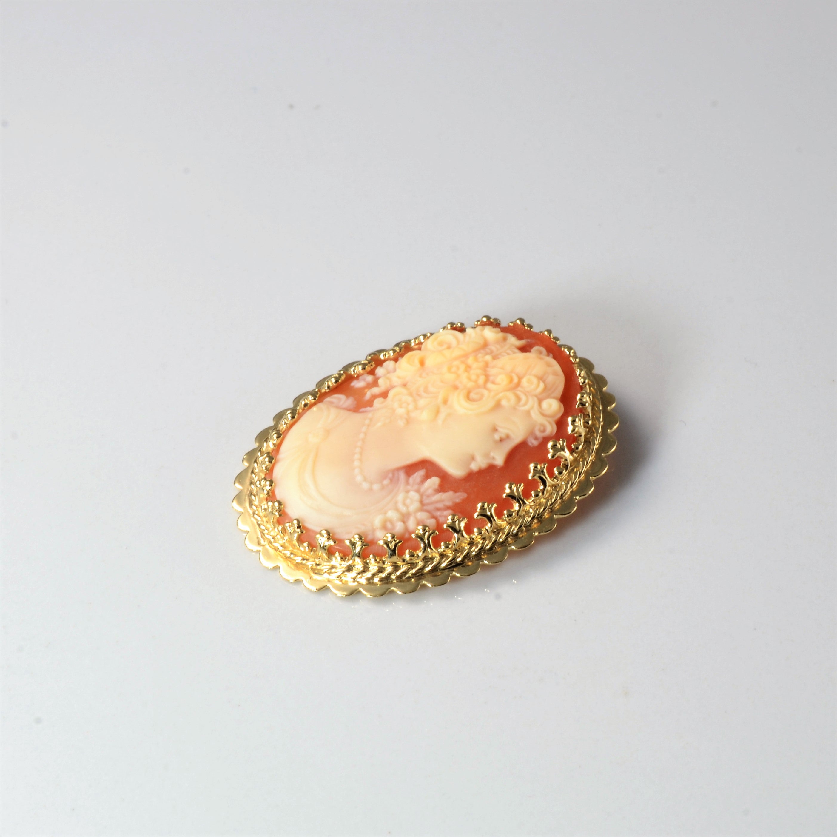 Ornate Bezel Set Cameo Pendant |