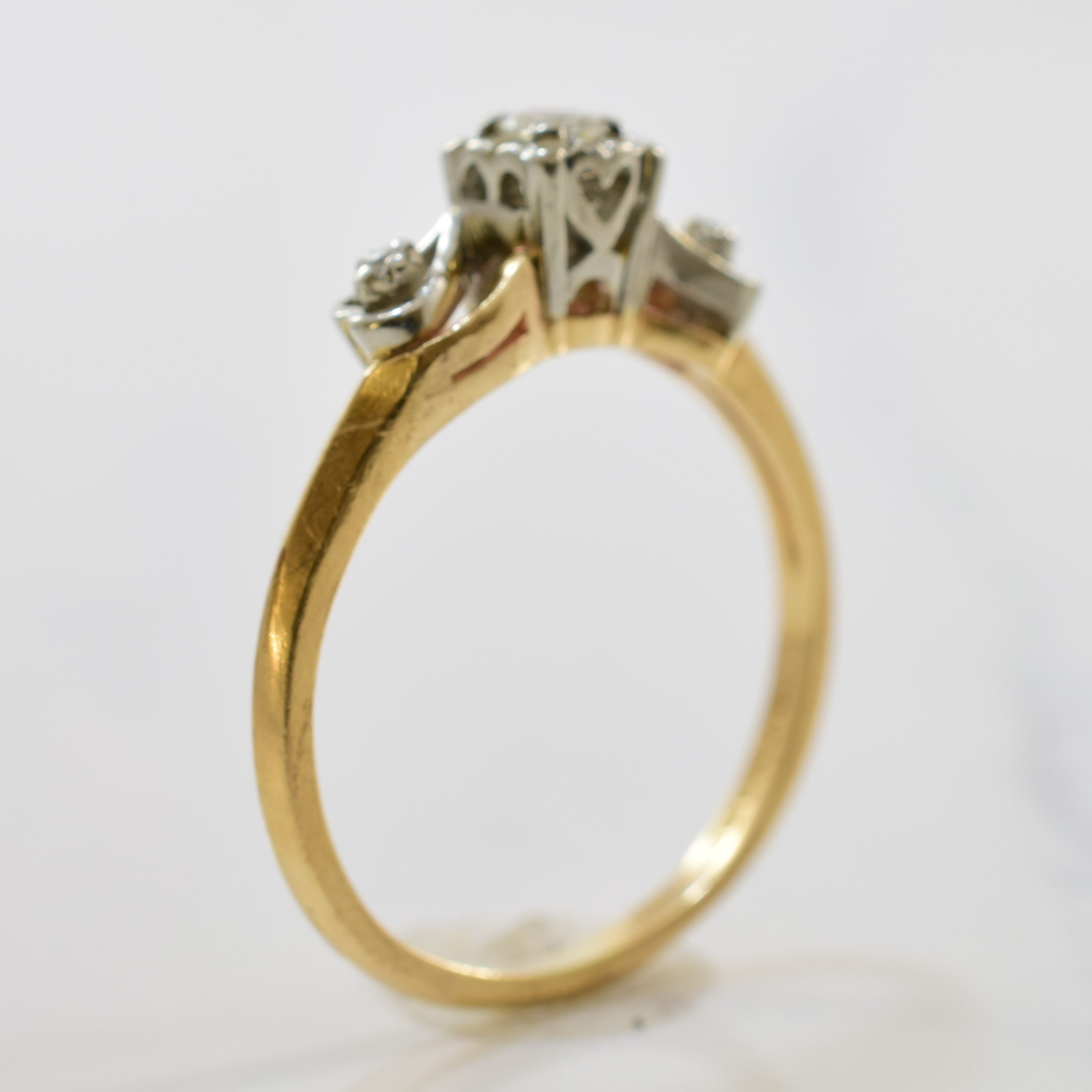 Retro Heart Twist Diamond Ring | 0.12ctw | SZ 7.5 |