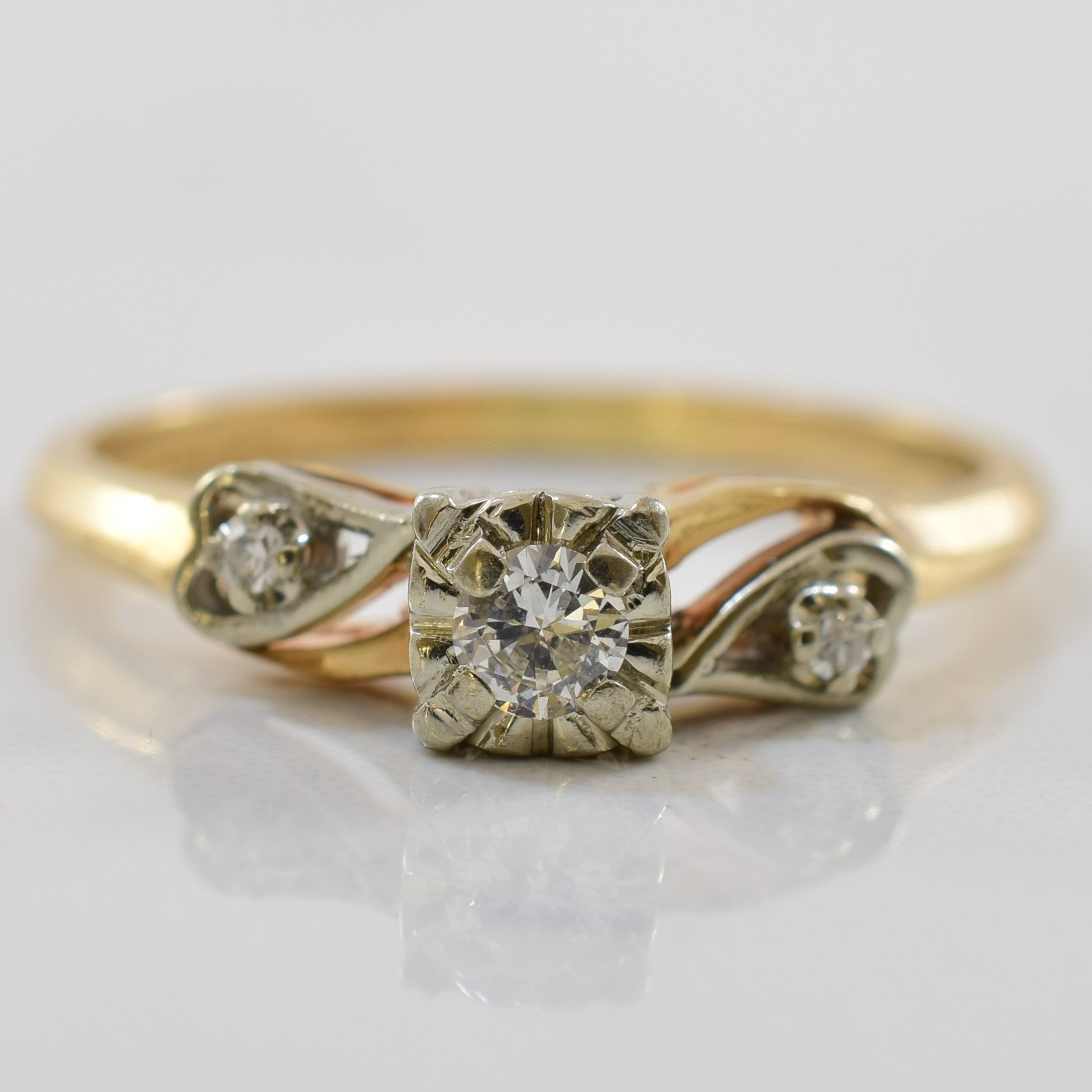 Retro Heart Twist Diamond Ring | 0.12ctw | SZ 7.5 |