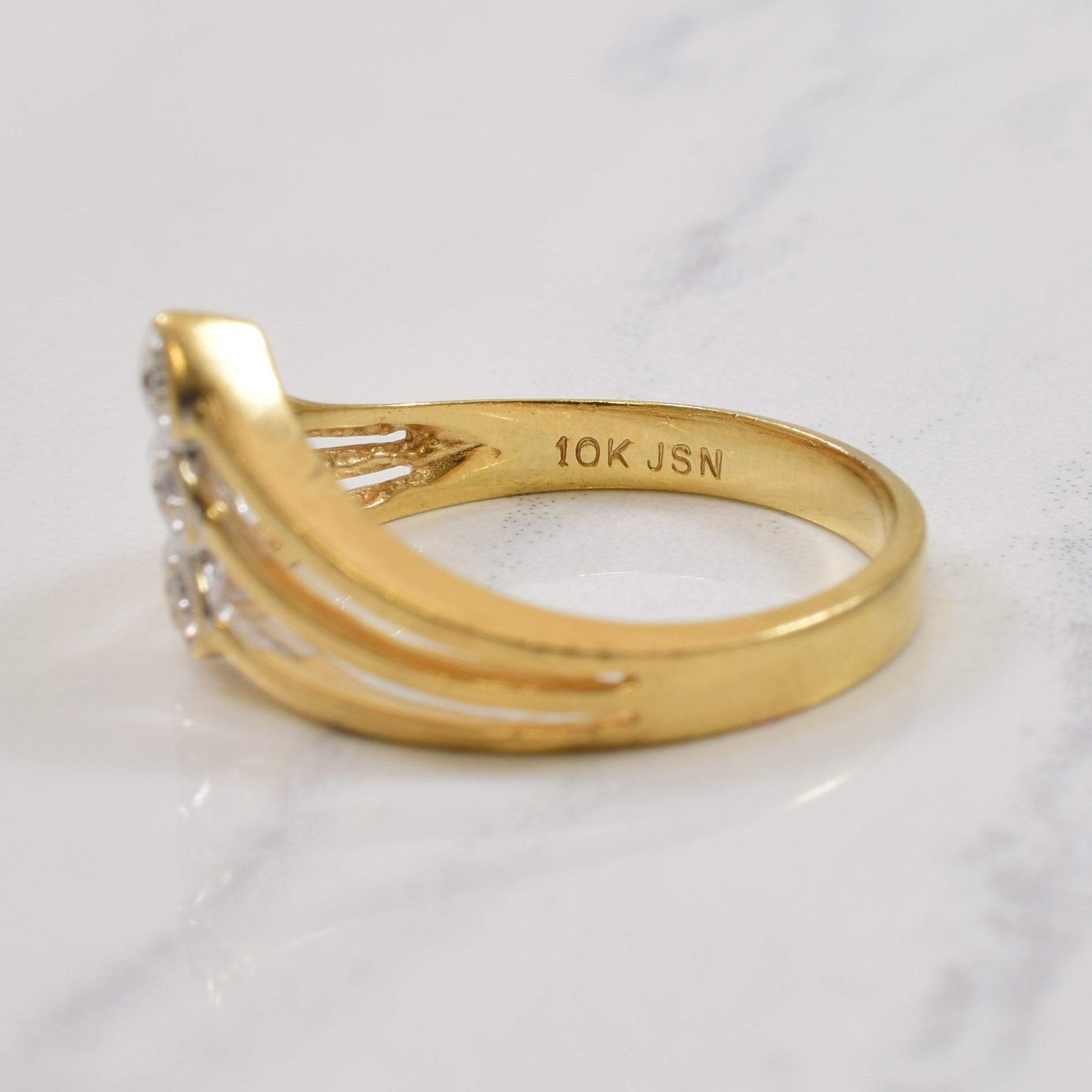 Diamond Chevron Split Shank Ring | 0.02ctw | SZ 6.25 |
