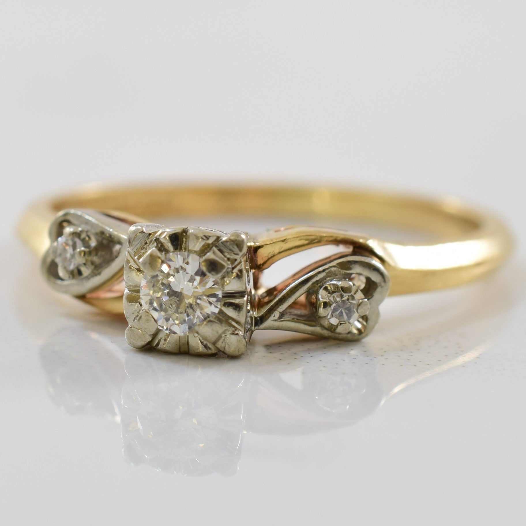 Retro Heart Twist Diamond Ring | 0.12ctw | SZ 7.5 |