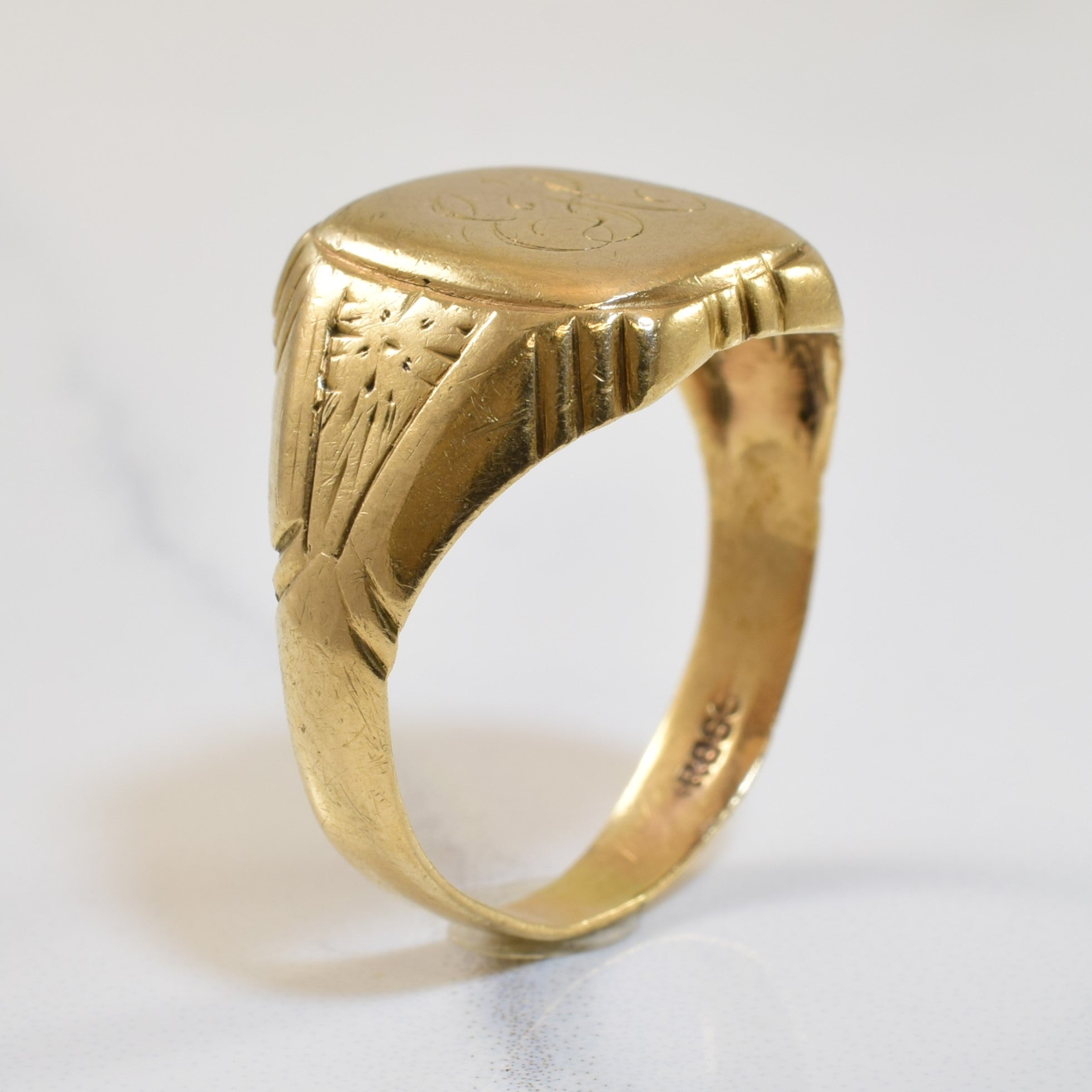 10k Yellow Gold Signet Ring | SZ 8.5 |