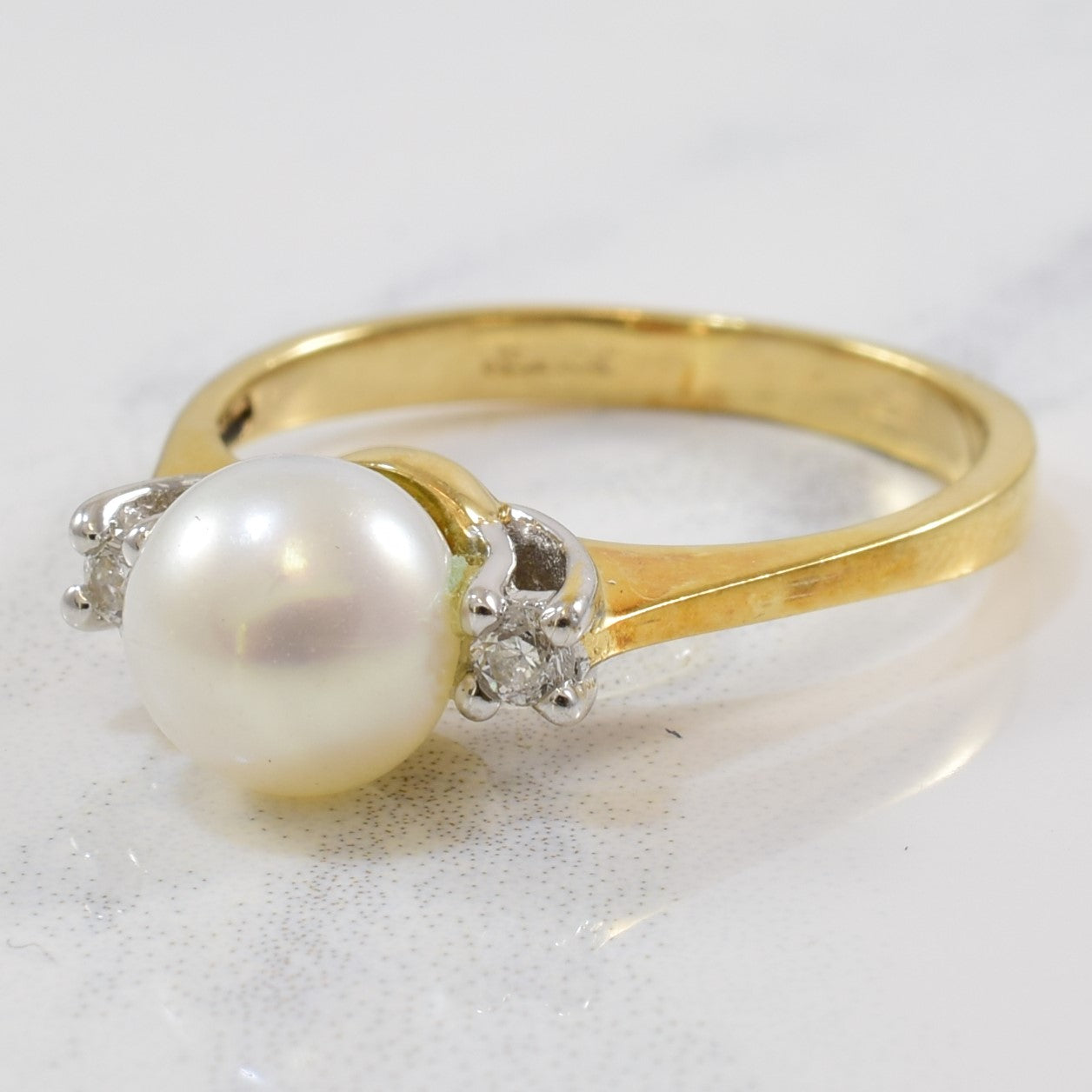 Diamond & Pearl Ring | 0.08ctw, 2.40ct | SZ 6.5 |