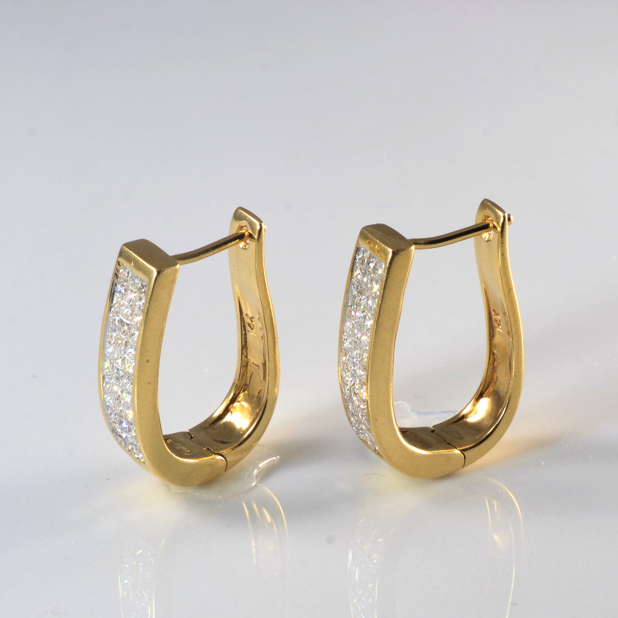 Boucles d'oreilles créoles pavées de diamants princesse | 0,90 ct |