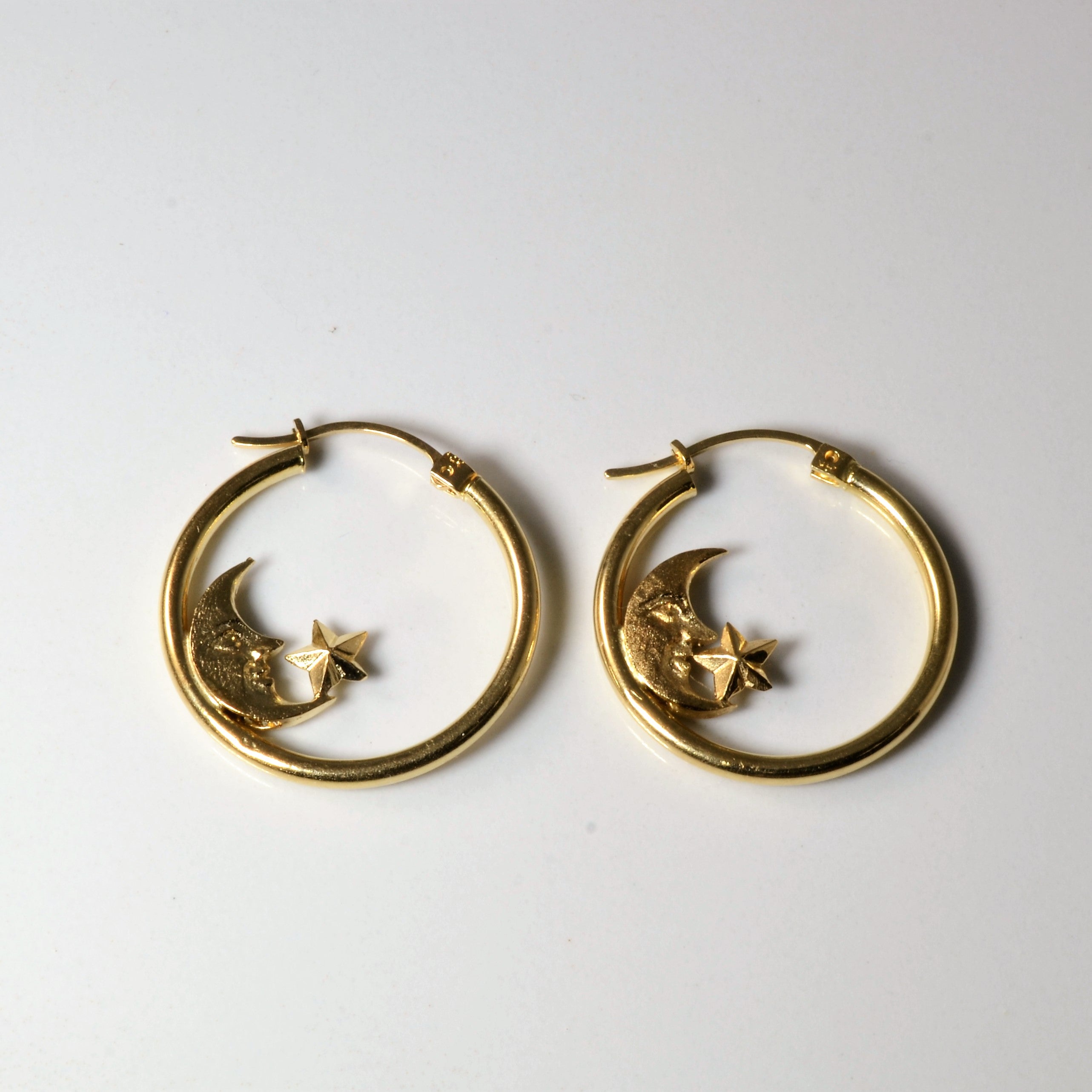 Boucles d'oreilles créoles dorées Lune et Étoile |