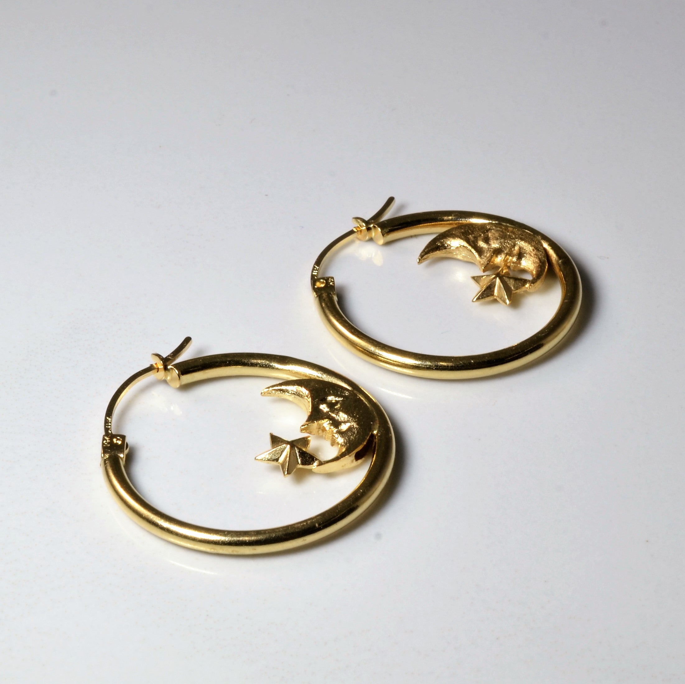 Boucles d'oreilles créoles dorées Lune et Étoile |