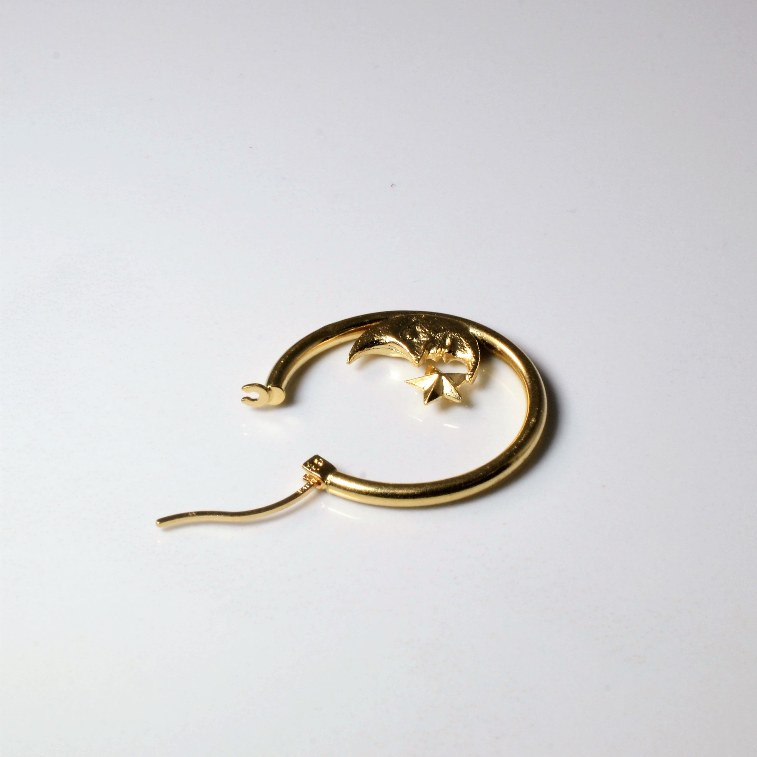 Boucles d'oreilles créoles dorées Lune et Étoile |