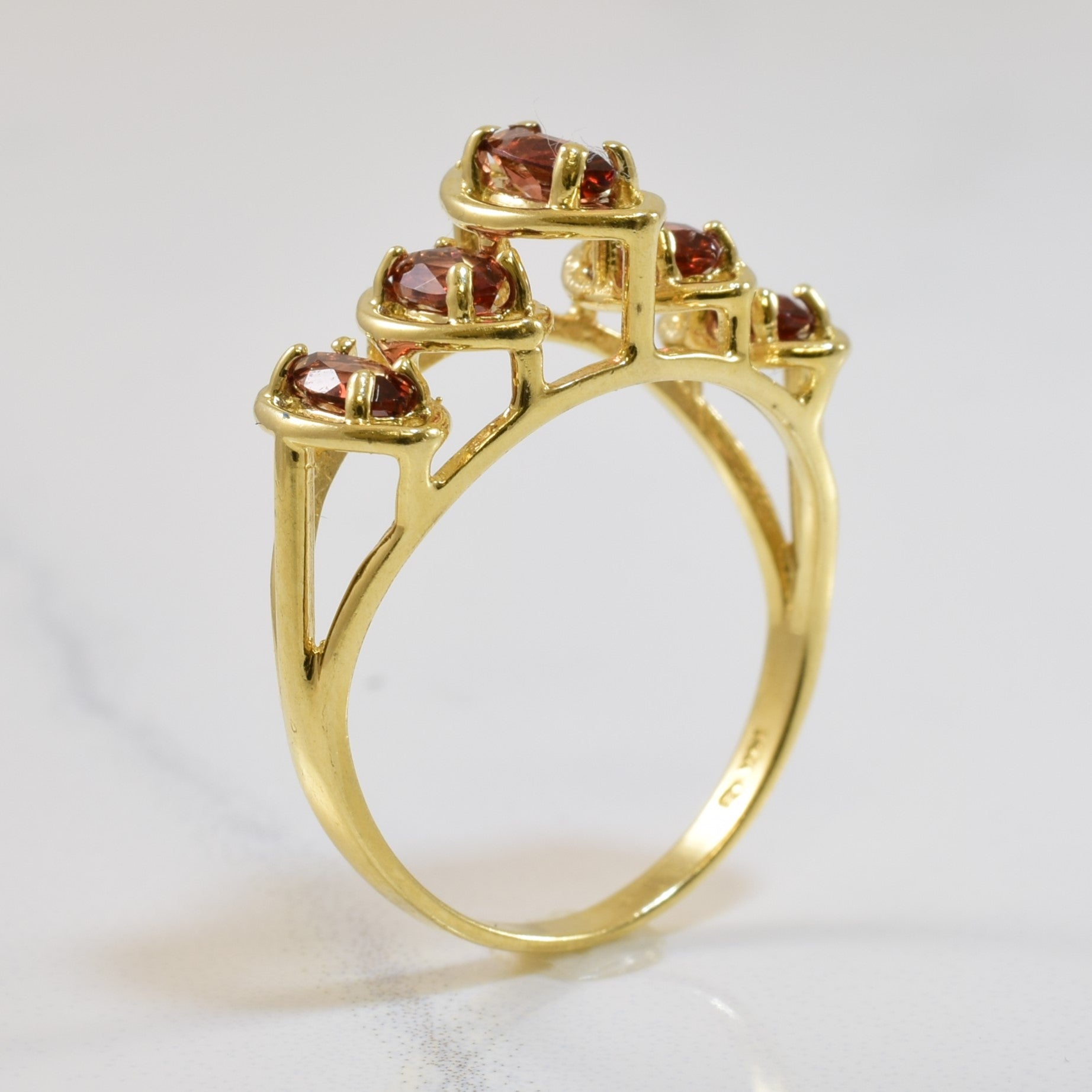 Bague en grenat marquise sertie haut | 1,00 ct | Taille 6,75 |