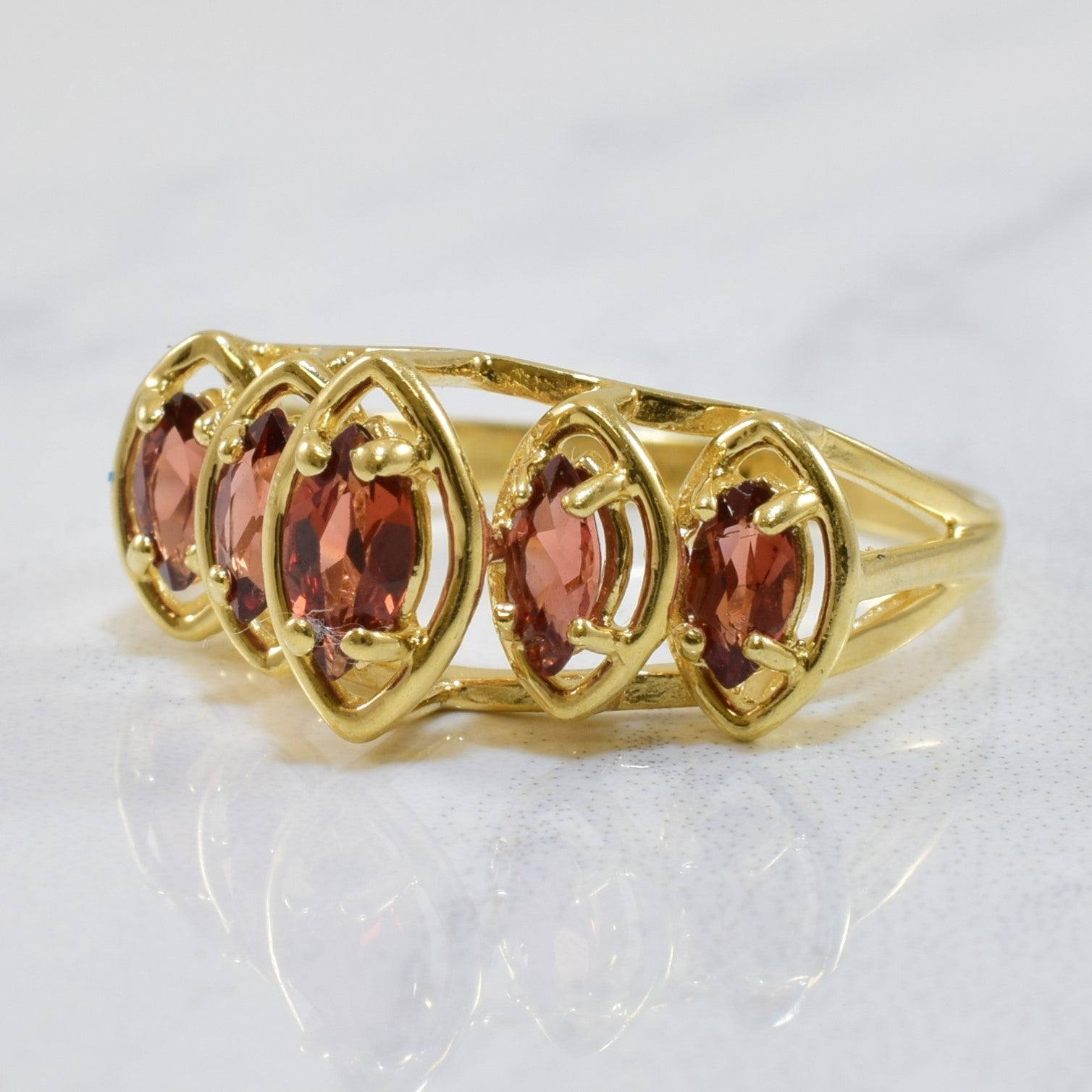 Bague en grenat marquise sertie haut | 1,00 ct | Taille 6,75 |